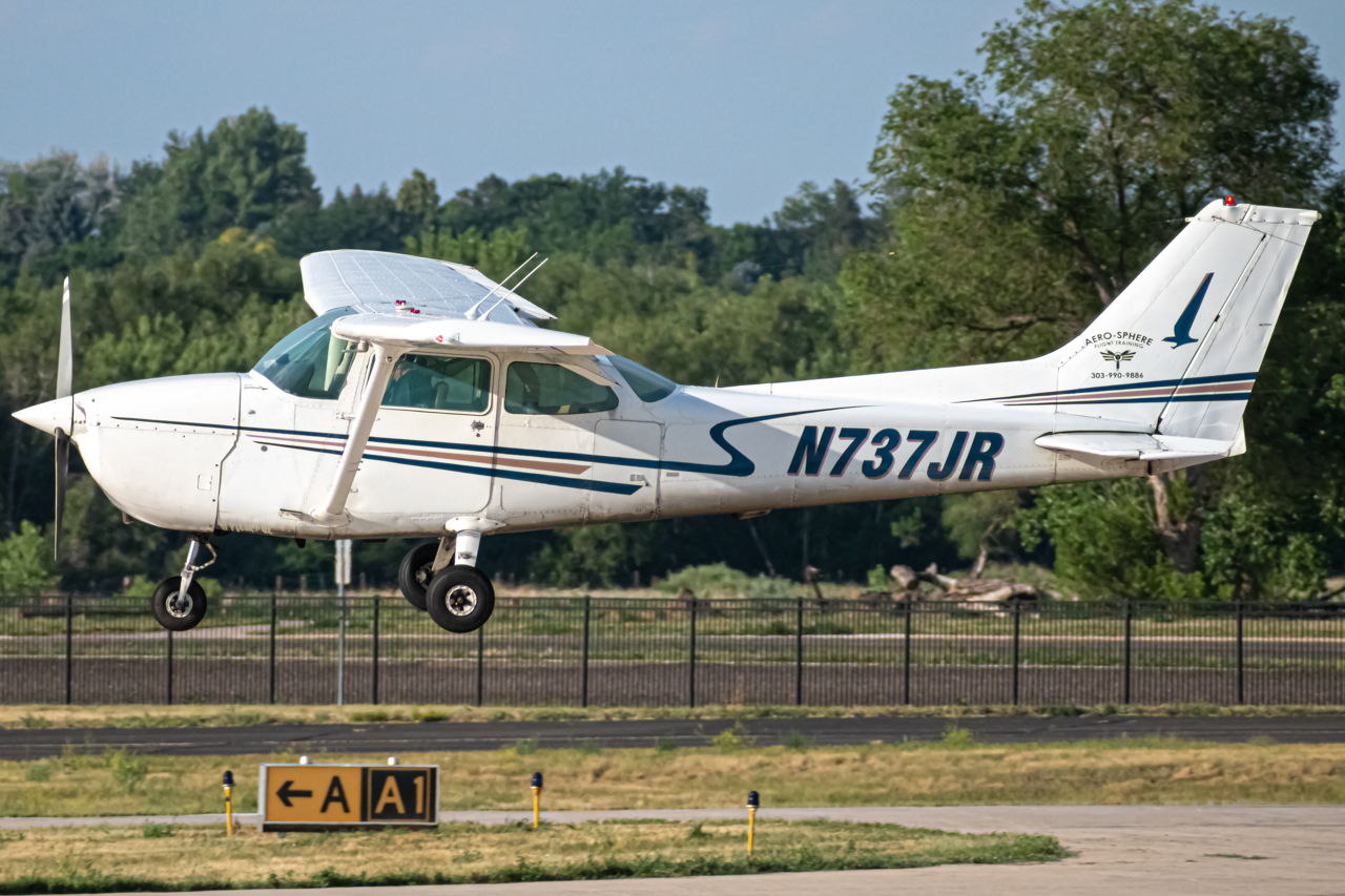 Full size: PRIVATE Cessna 172 N737JR at Vance Brand Airport