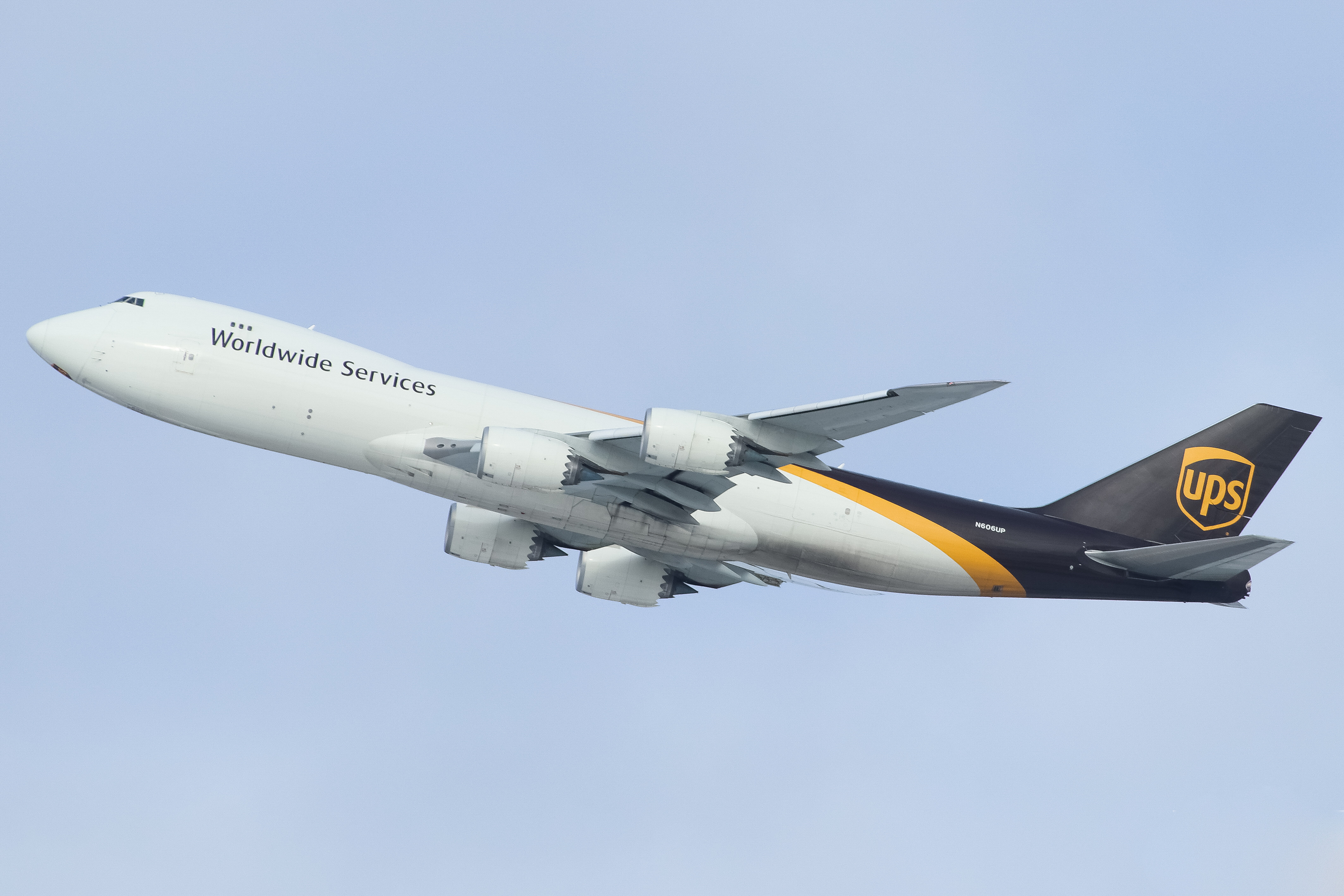 Full size: United Parcel Service Boeing 747-8F N606UP at Philadelphia International Airport