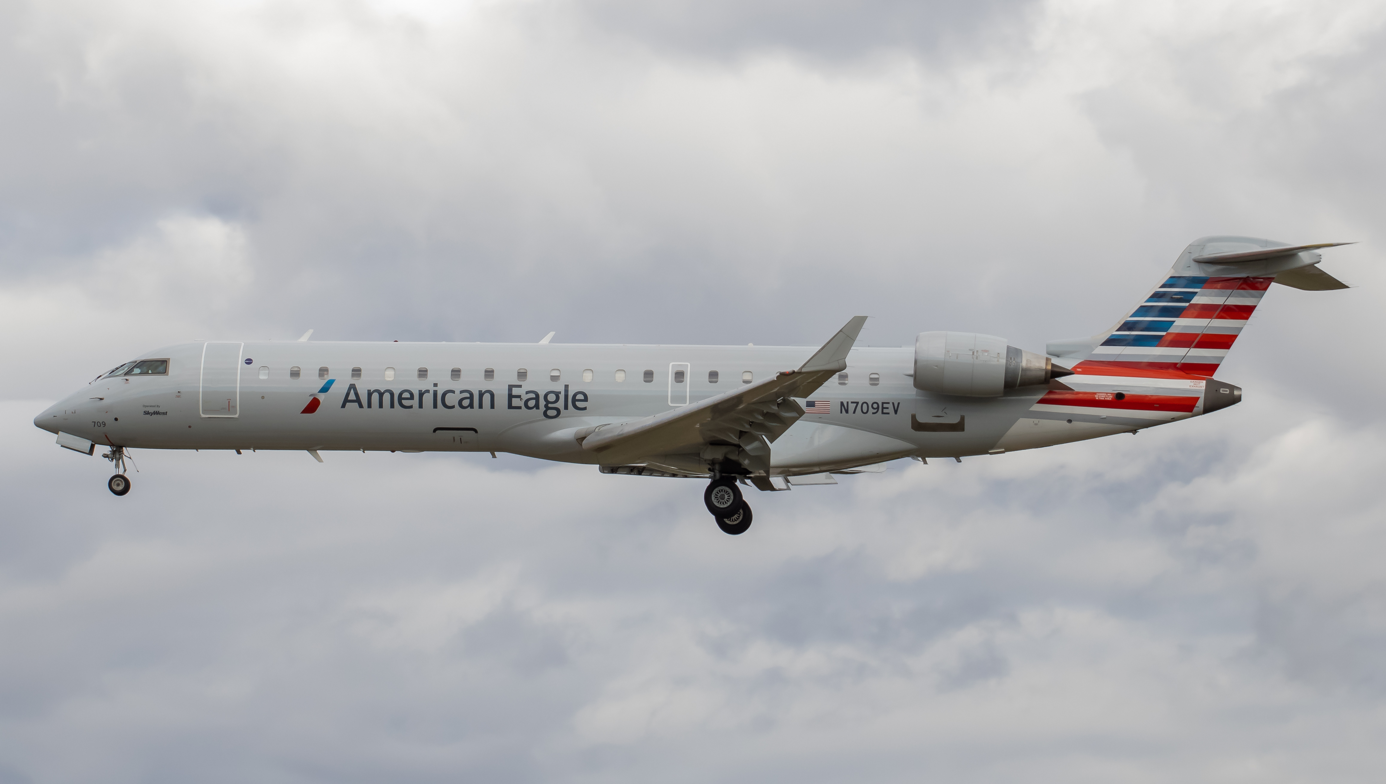 Full size: SkyWest Airlines Mitsubishi CRJ-700 N709EV at Baltimore/Washington International Thurgood Marshall Airport