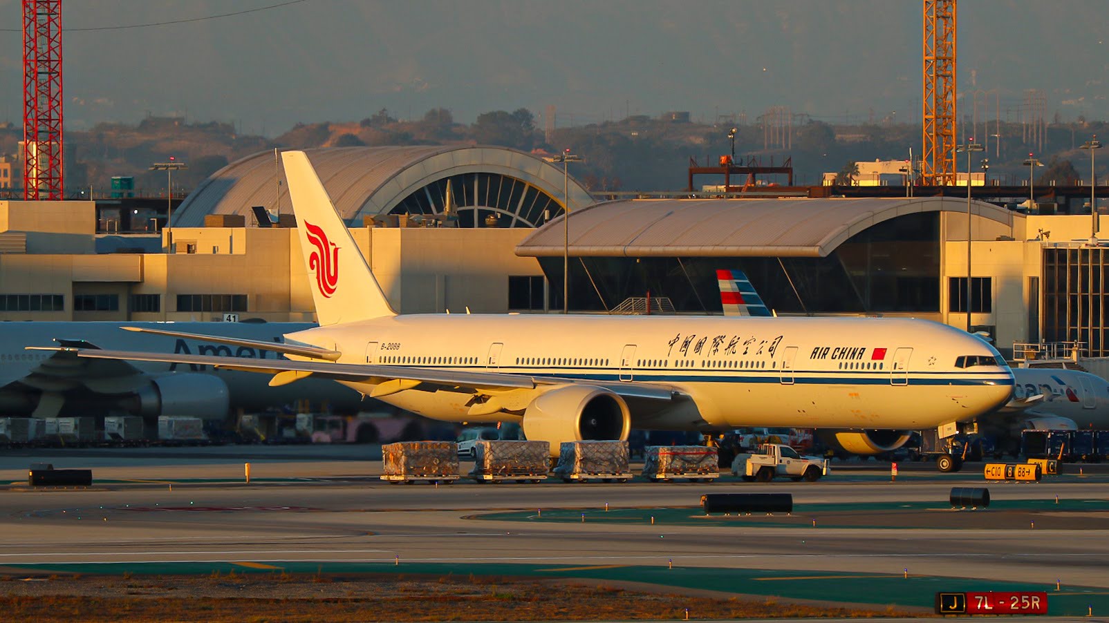 Full size: Air China Boeing 777-300ER B-2088 at Los Angeles International Airport