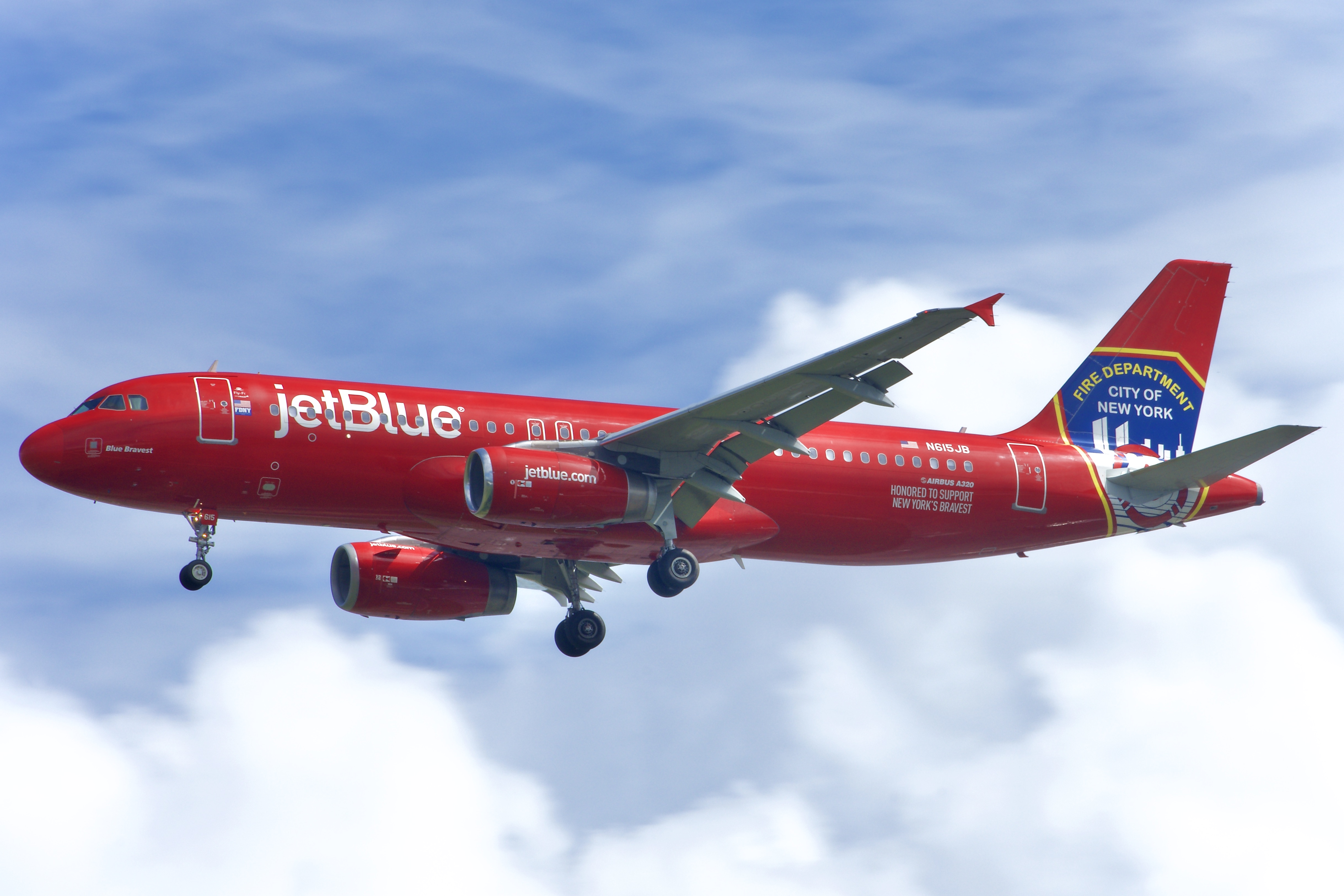 Full size: JetBlue Airways Airbus A320 N615JB at Orlando International Airport