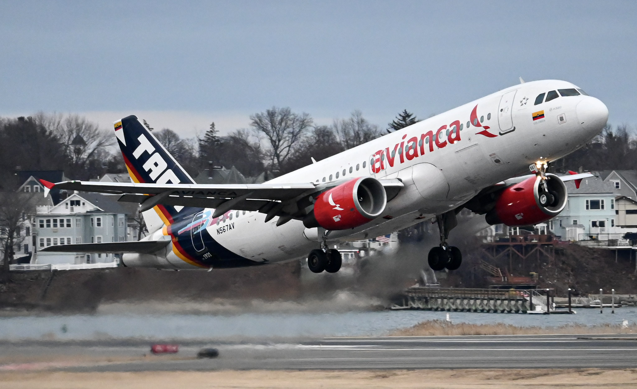 Full size: Avianca Airbus A320 N567AV at General Edward Lawrence Logan International Airport
