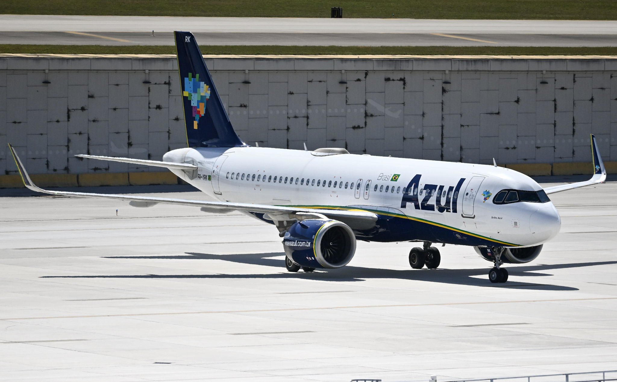 Full size: Azul  Airbus A320NEO PR-YRK at Fort Lauderdale/Hollywood International Airport