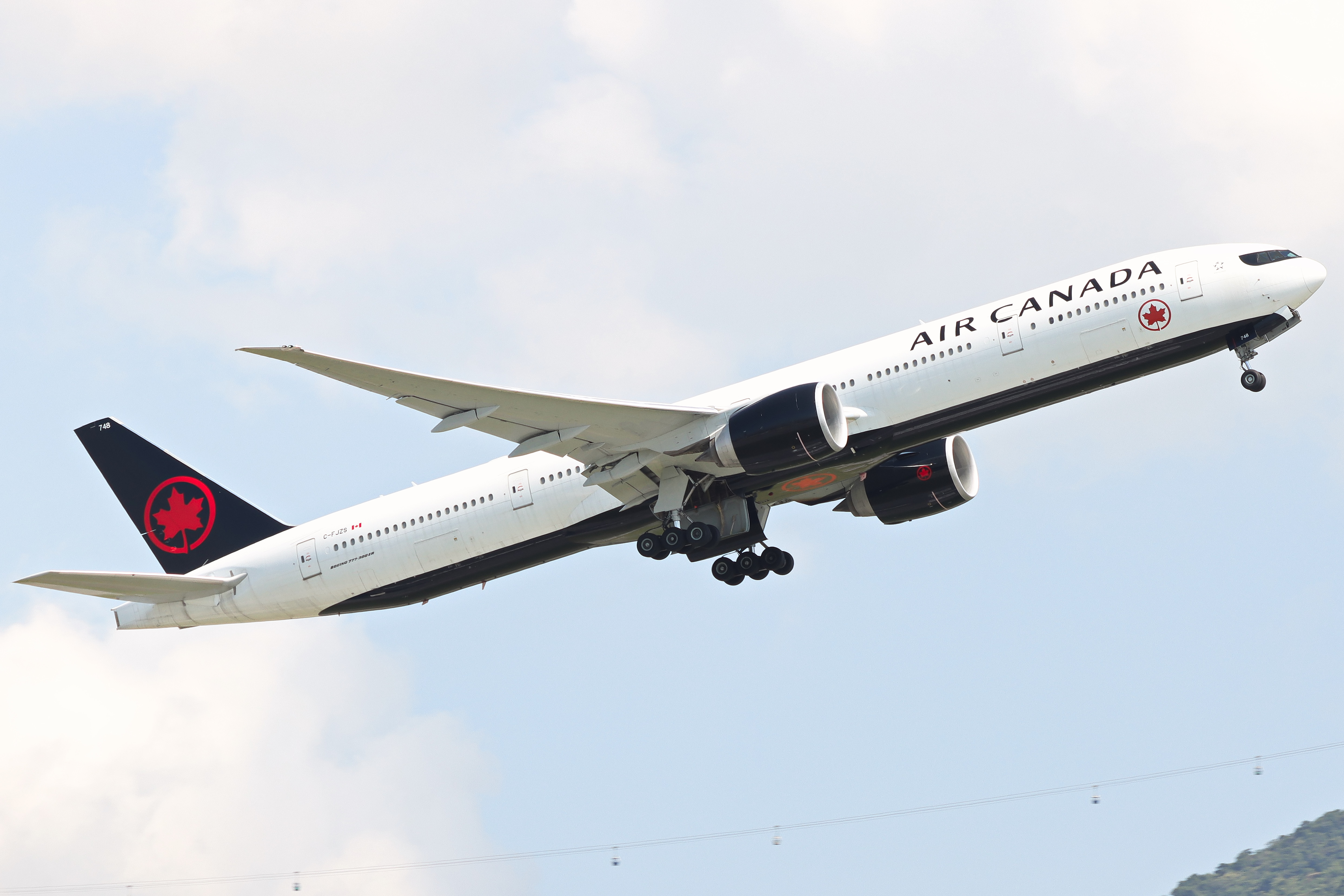 Full size: Air Canada Boeing 777-300ER C-FJZS at Hong Kong International Airport