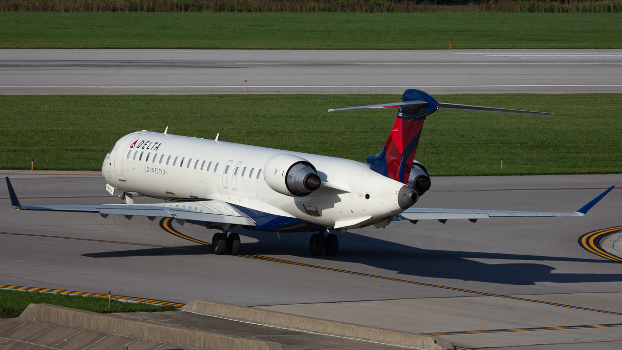 Full size: Delta Connection Mitsubishi CRJ-900 N490PX at John Glenn Columbus International Airport