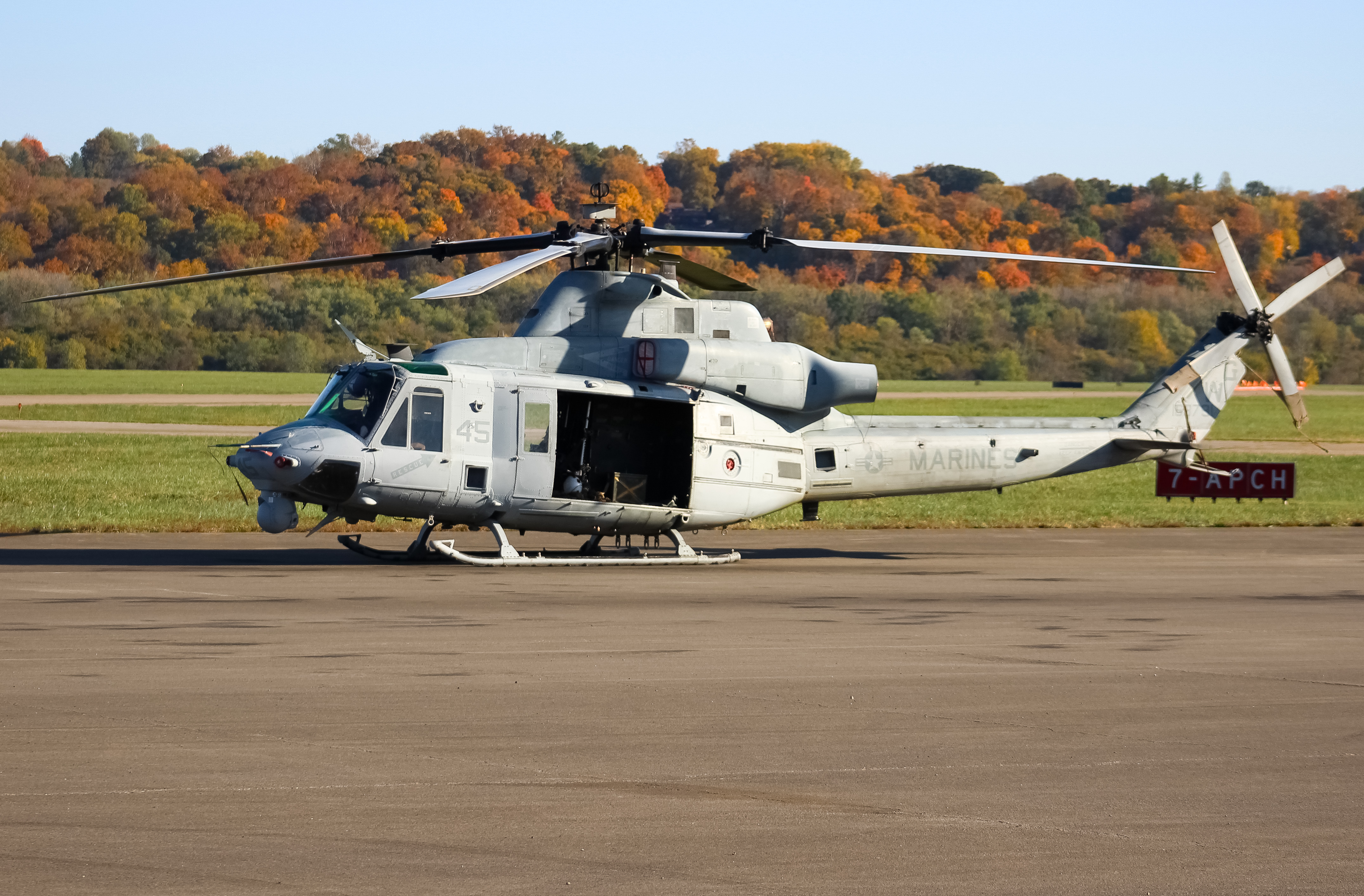 Full size: USMC - United States Marine Corp Bell UH-1Y Venom 168791 at Cincinnati Municipal Airport/Lunken Field