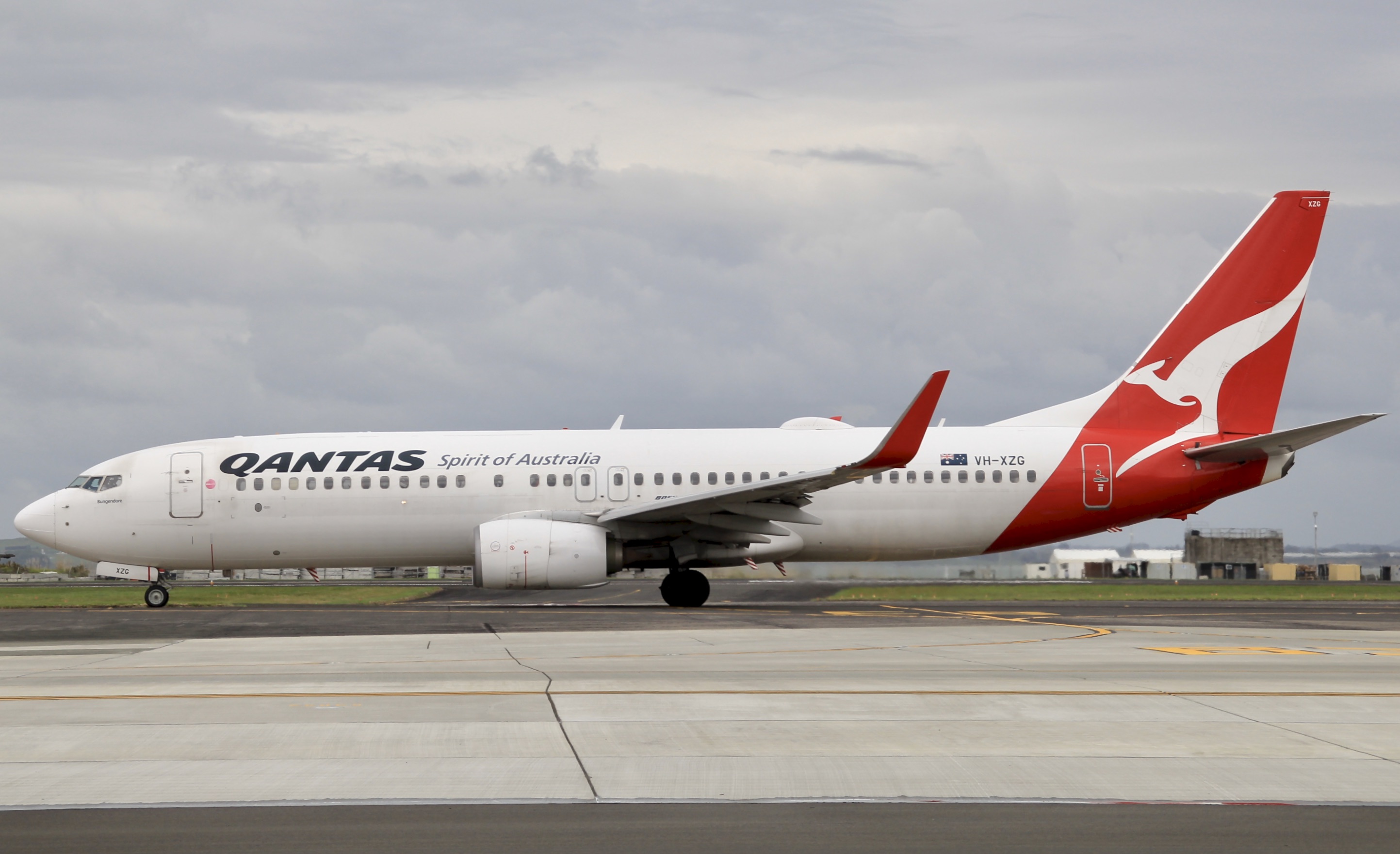 Full size: Qantas Airways Boeing 737-800 VH-XZG at Auckland International Airport