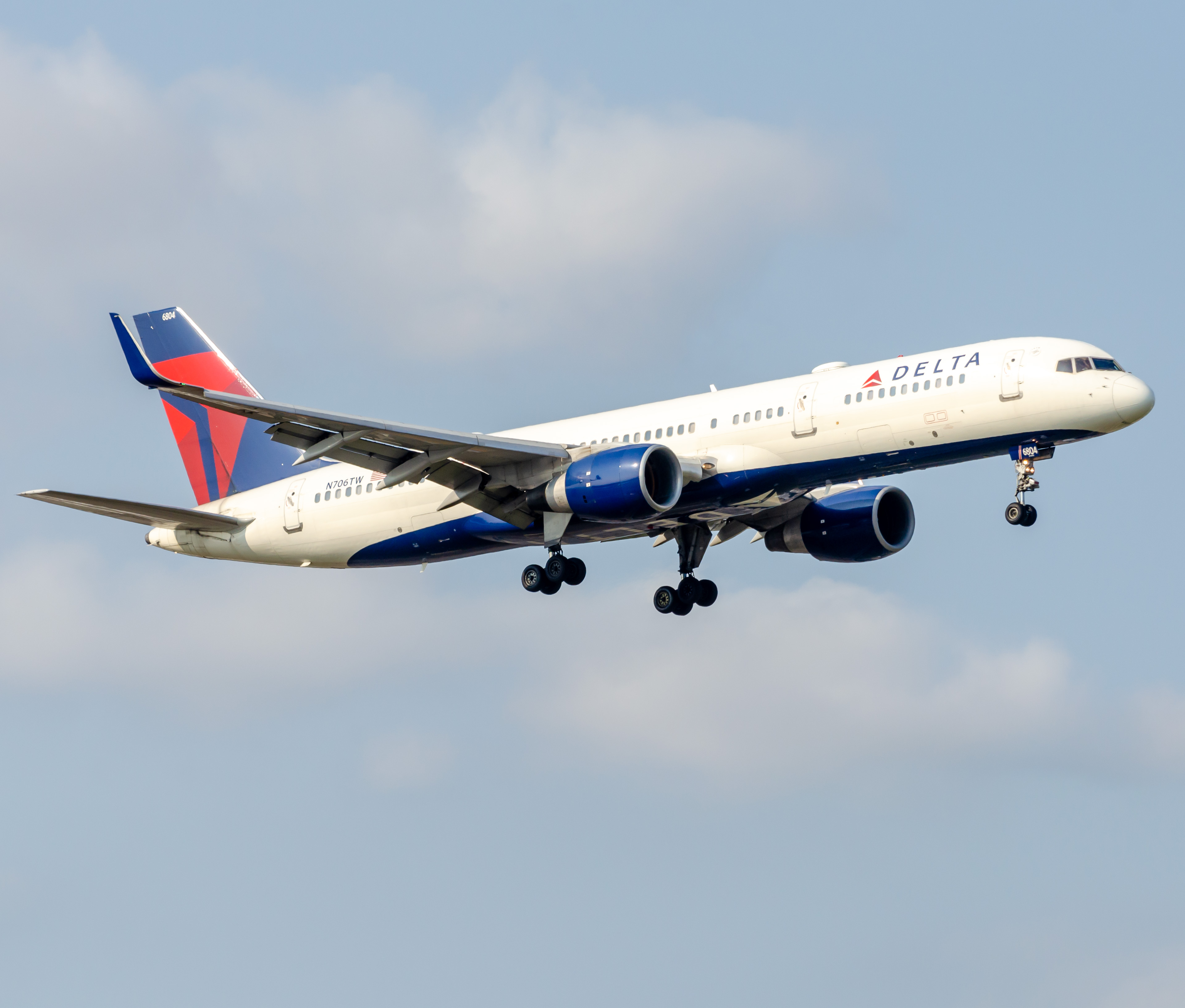 Full size: Delta Airlines Boeing 757-200 N706TW at John F. Kennedy International Airport