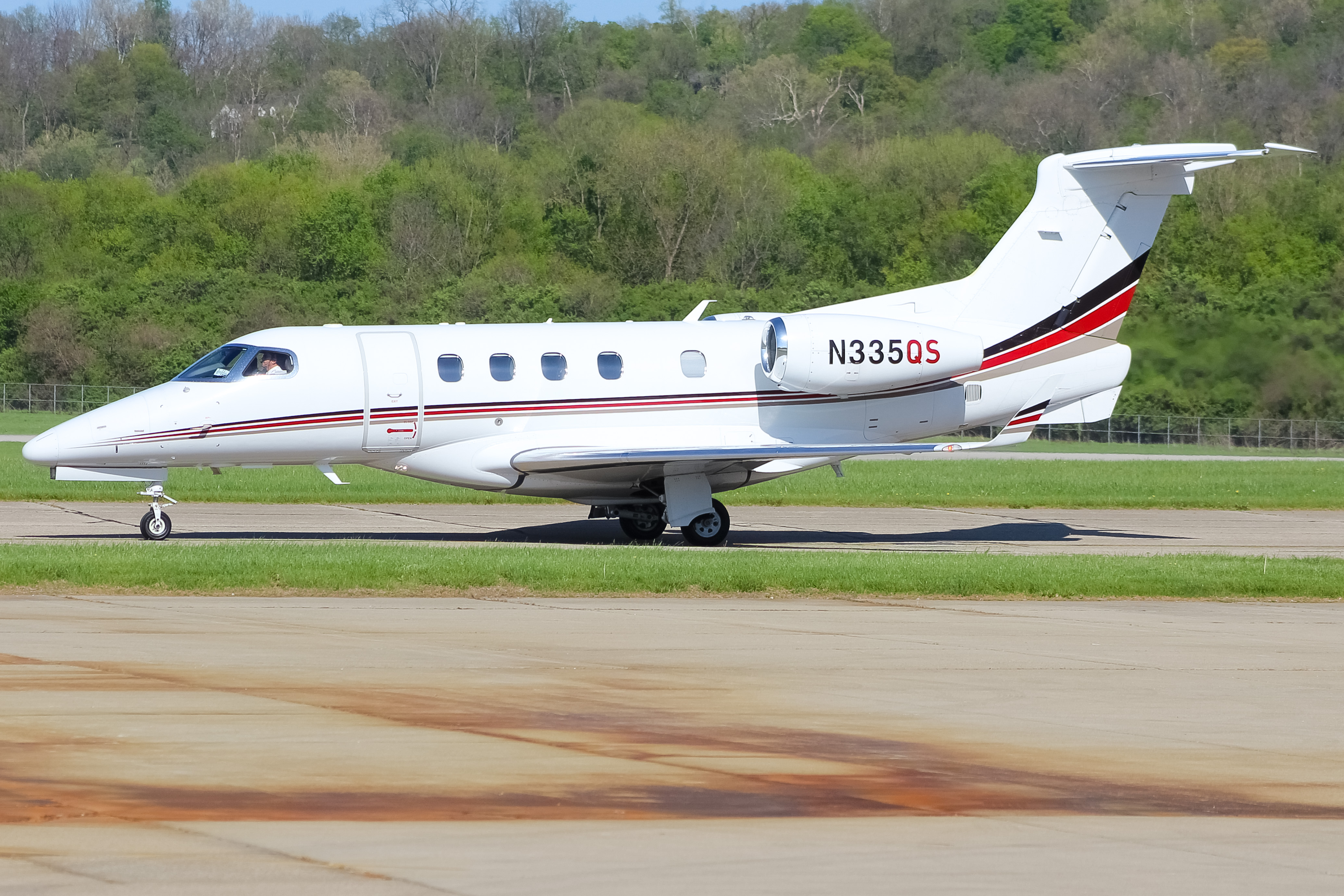 Full size: NetJets Embraer Phenom 300 N335QS at Cincinnati Municipal Airport/Lunken Field