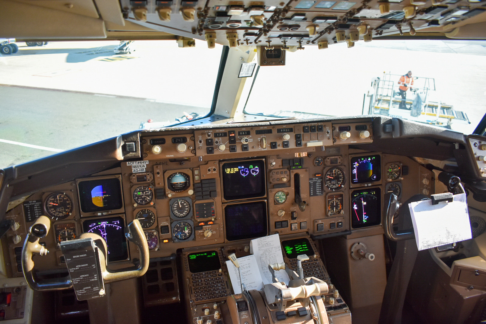 Full size: United Airlines Boeing 767-300ER N651UA at Paris Charles de Gaulle Airport