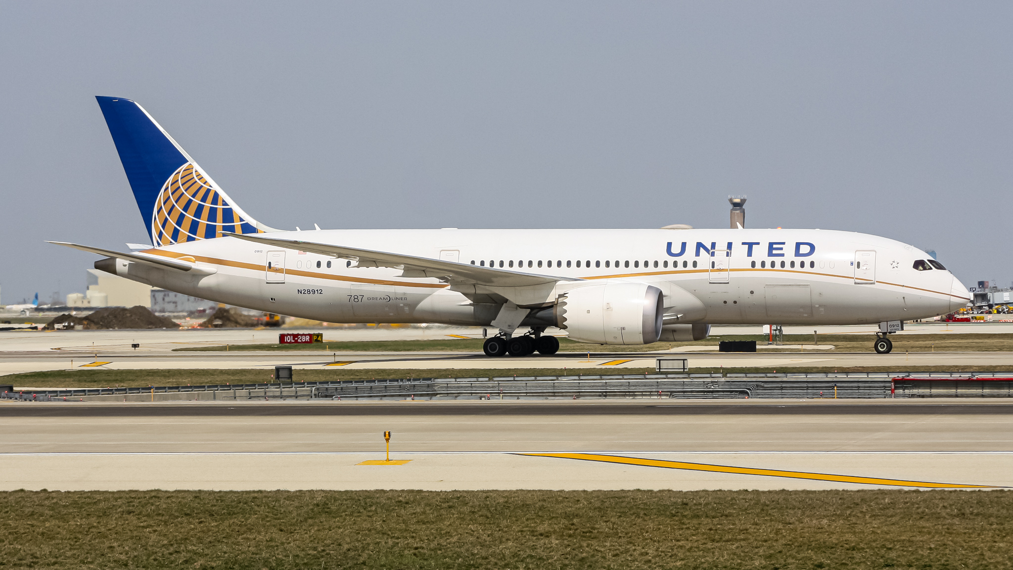 Full size: United Airlines Boeing 787-8 N28912 at Chicago O'Hare International Airport