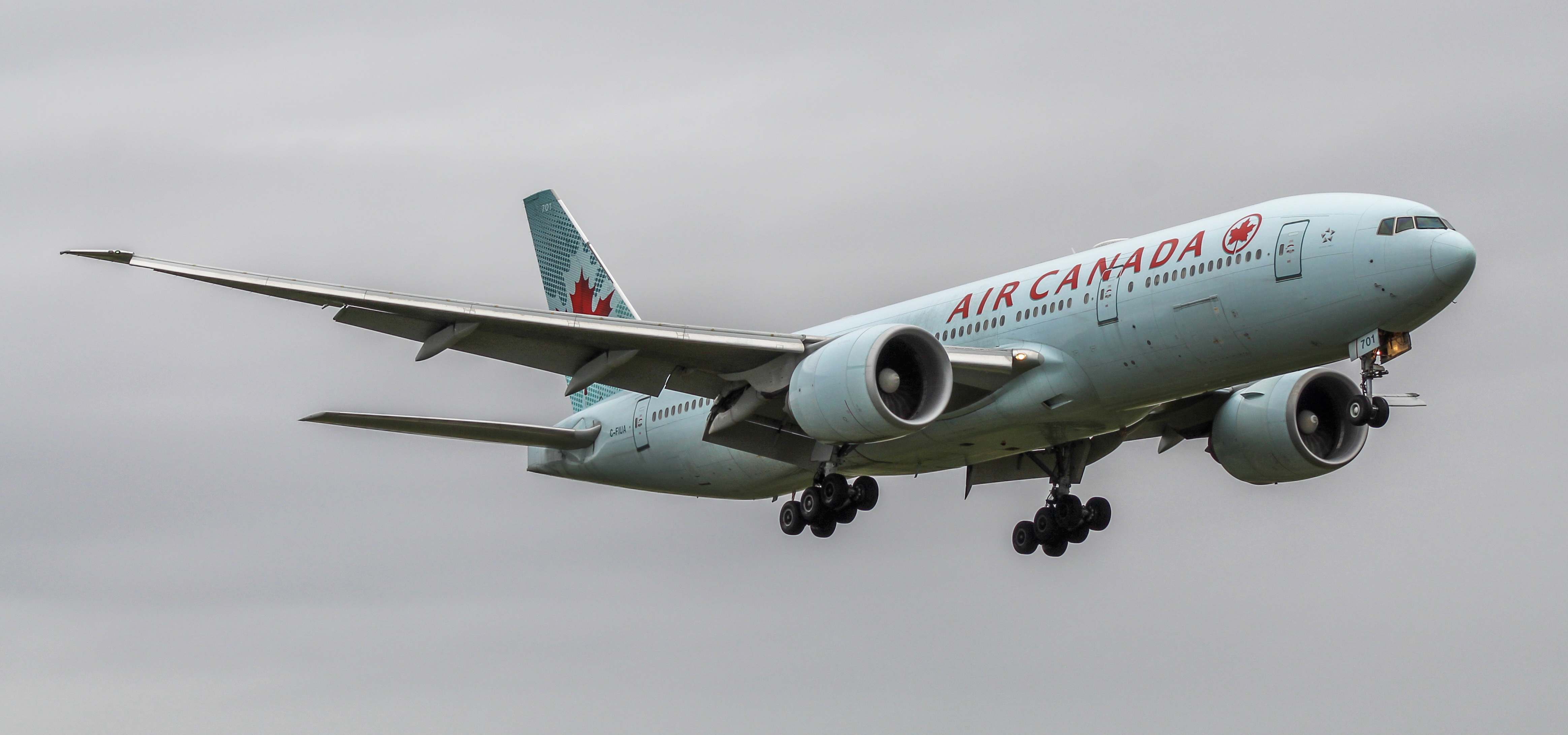 Full size: Air Canada Boeing 777-200LR C-FIUA at Lester B Pearson International Airport