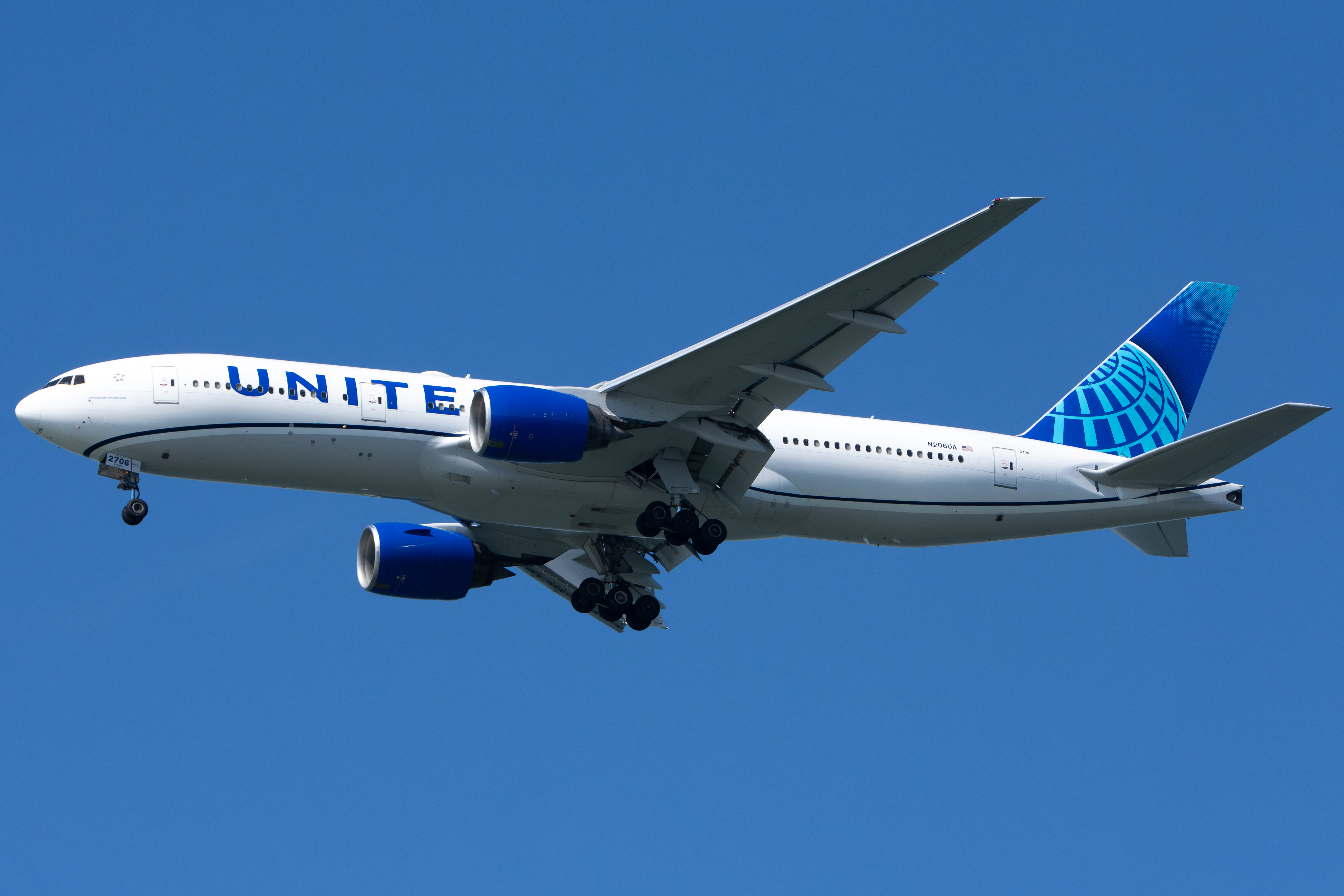 Full size: United Airlines Boeing 777-200ER N206UA at San Francisco International Airport