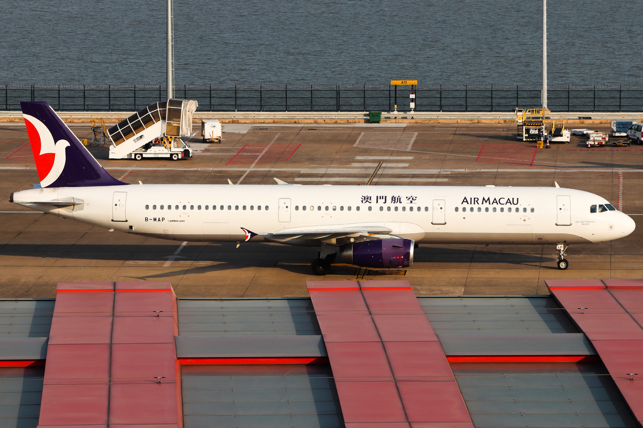 Full size: Air Macau Airbus A321-200 B-MAP at Macau International Airport