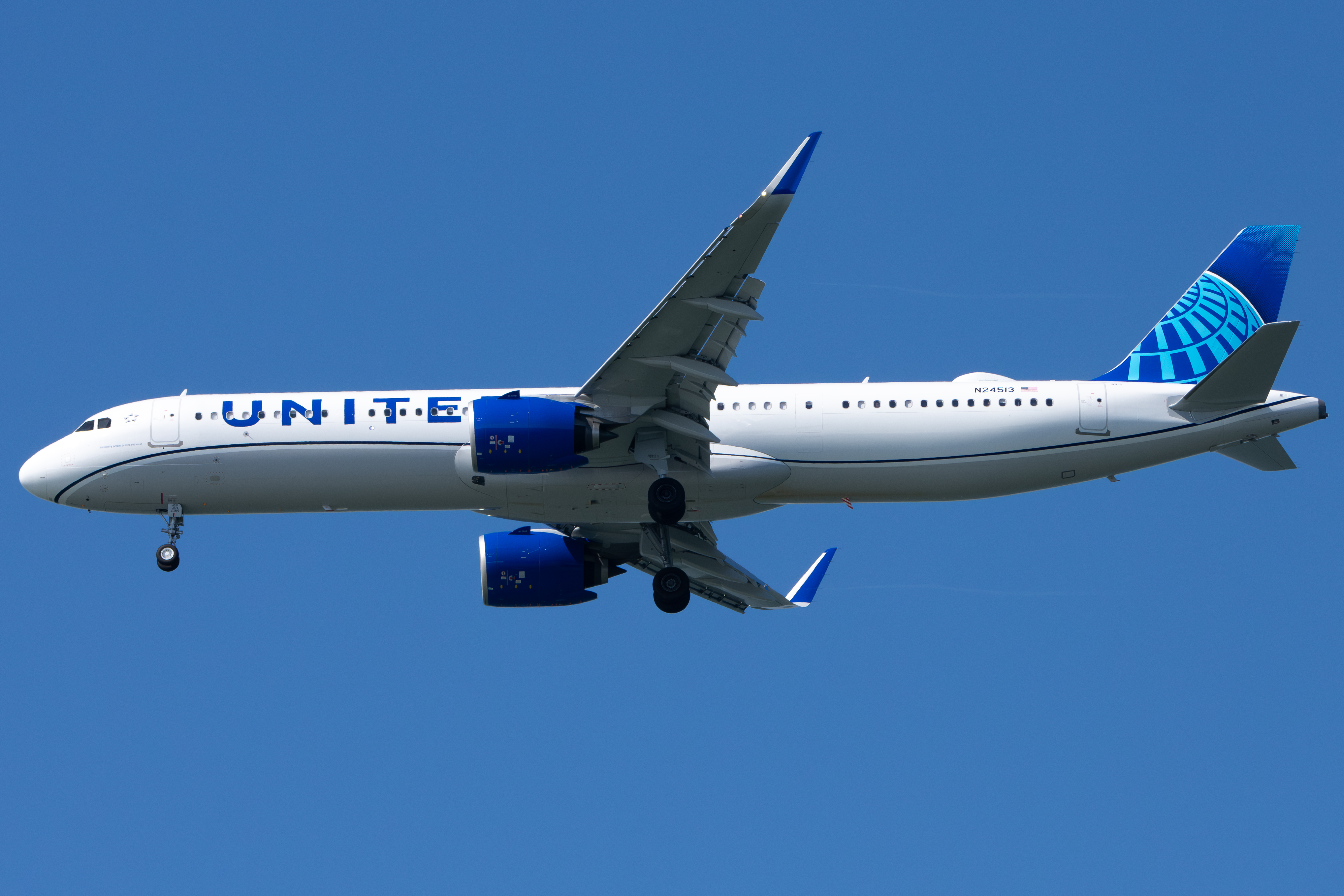 Full size: United Airlines Airbus A321neo N24513 at San Francisco International Airport