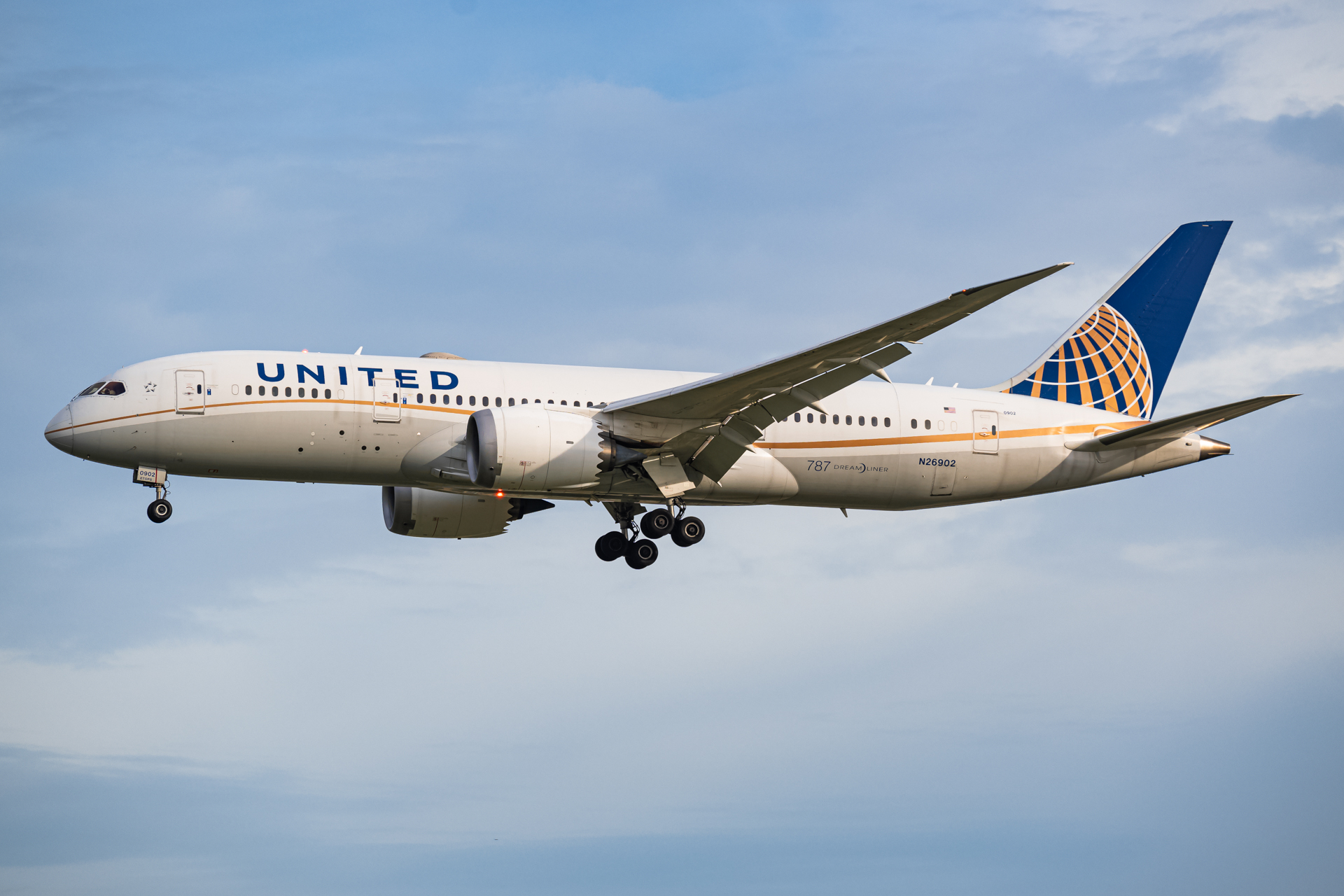 Full size: United Airlines Boeing 787-8 N26902 at Singapore-Changi Airport