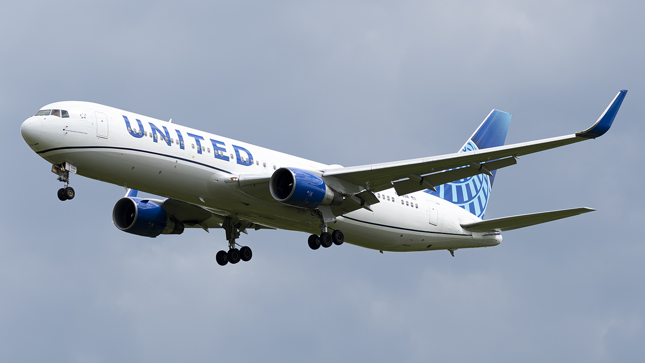 Full size: United Airlines Boeing 767-300ER N649UA at Washington Dulles International Airport