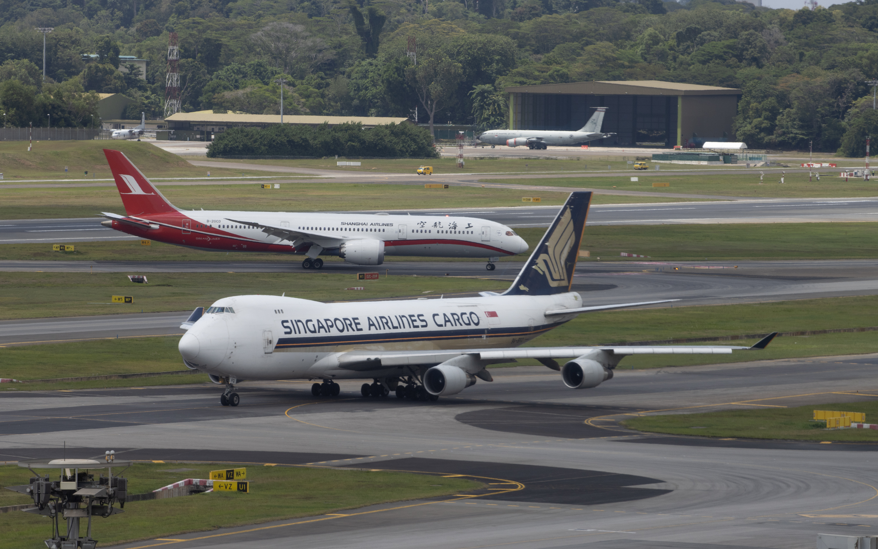 Full size: Singapore Airlines Cargo Boeing 747-400F 9V-SFQ at Singapore-Changi Airport