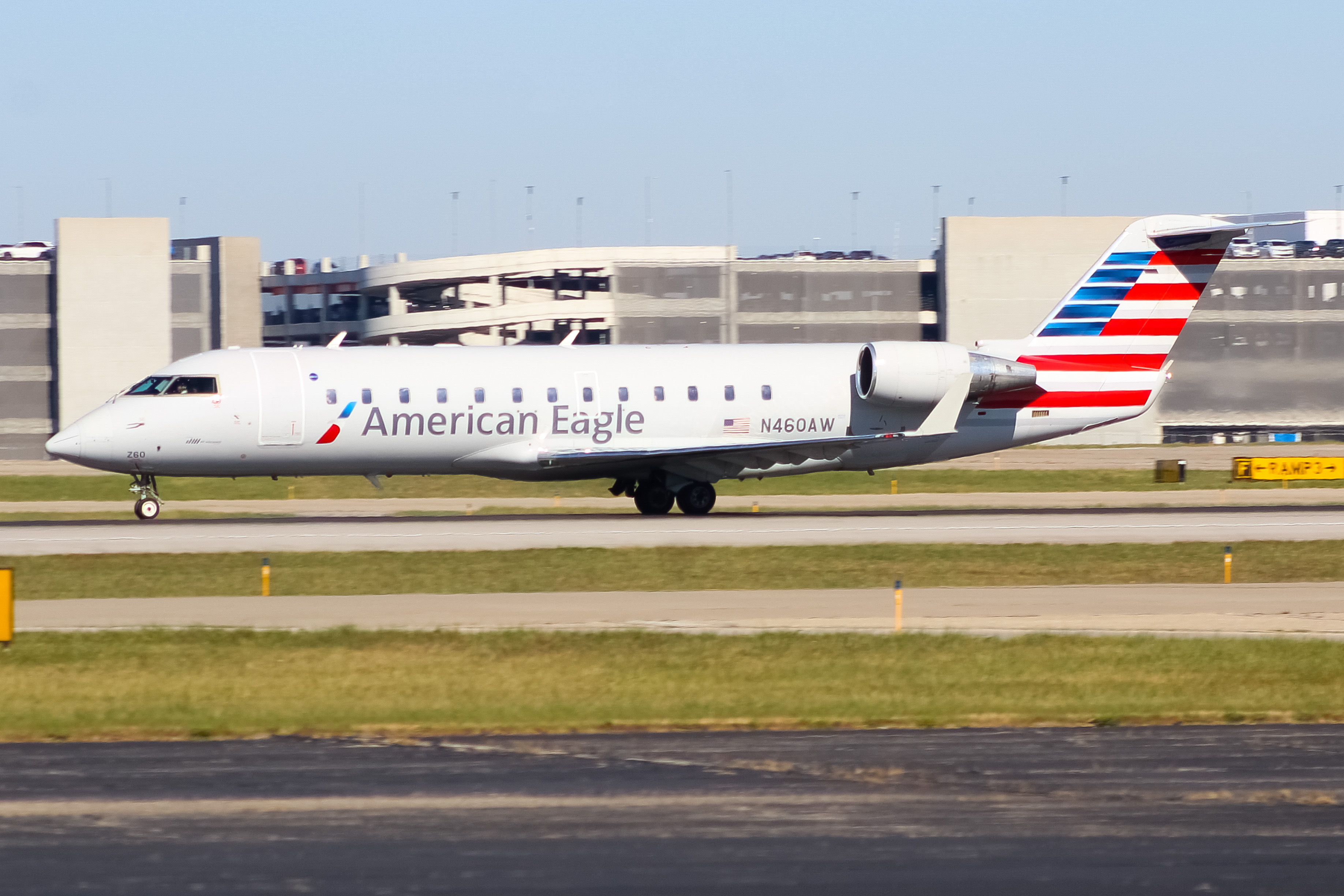 Full size: American Eagle Mitsubishi CRJ-200 N460AW at Cincinnati/Northern Kentucky International Airport