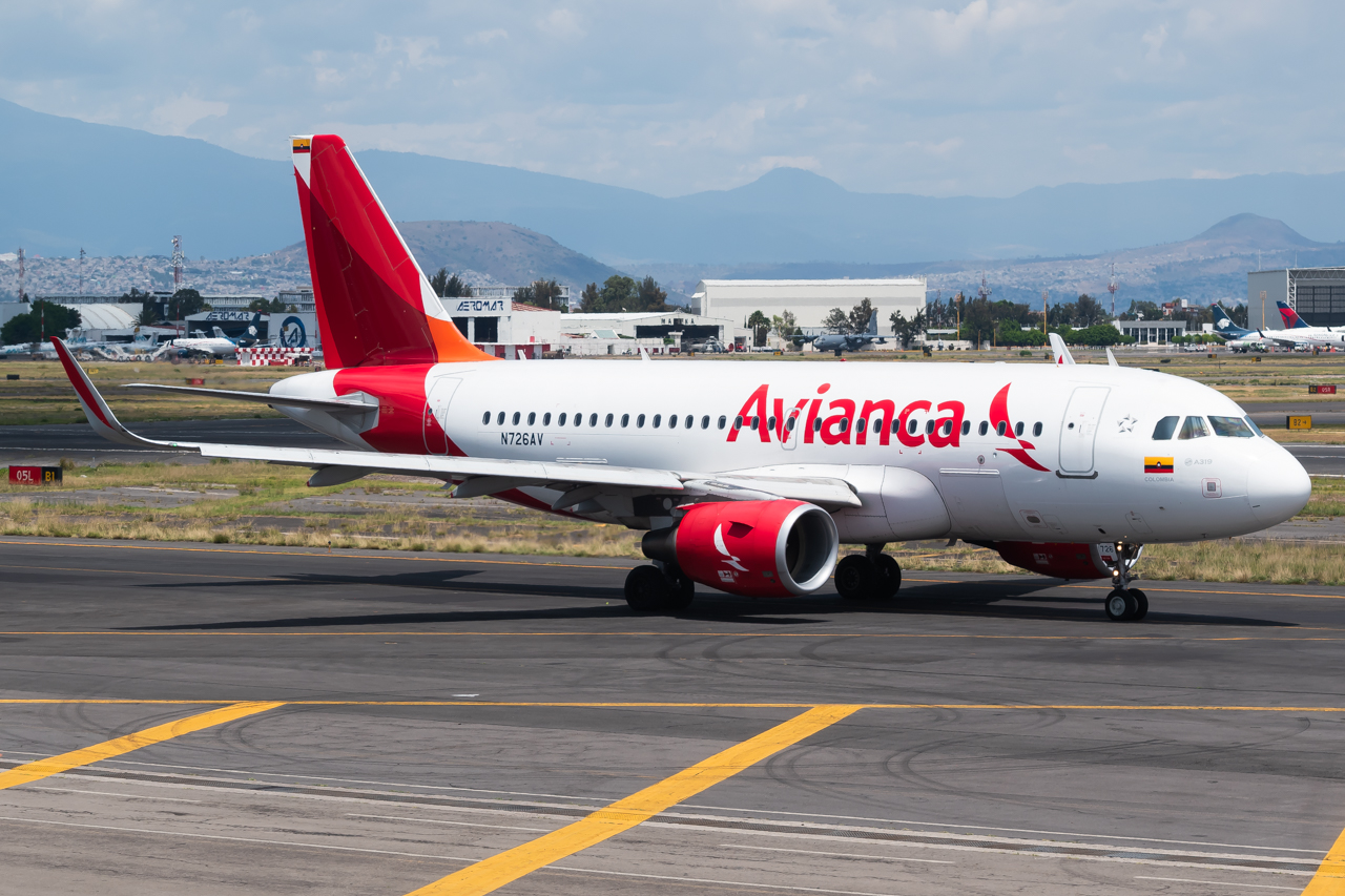 Full size: Avianca Airbus A319 N726AV at Mexico City International Airport