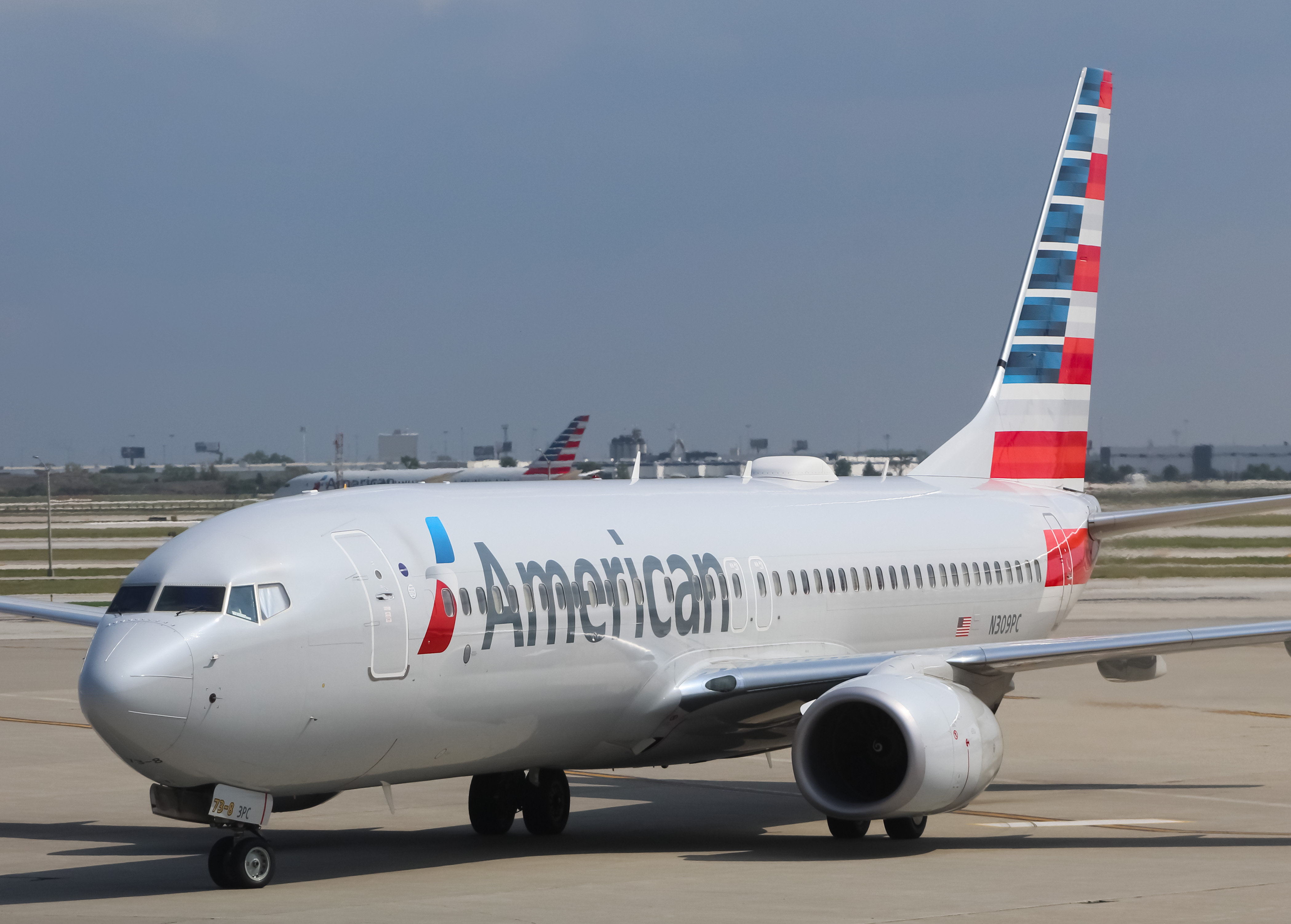 Full size: American Airlines Boeing 737-800 N309PC at Chicago O'Hare International Airport