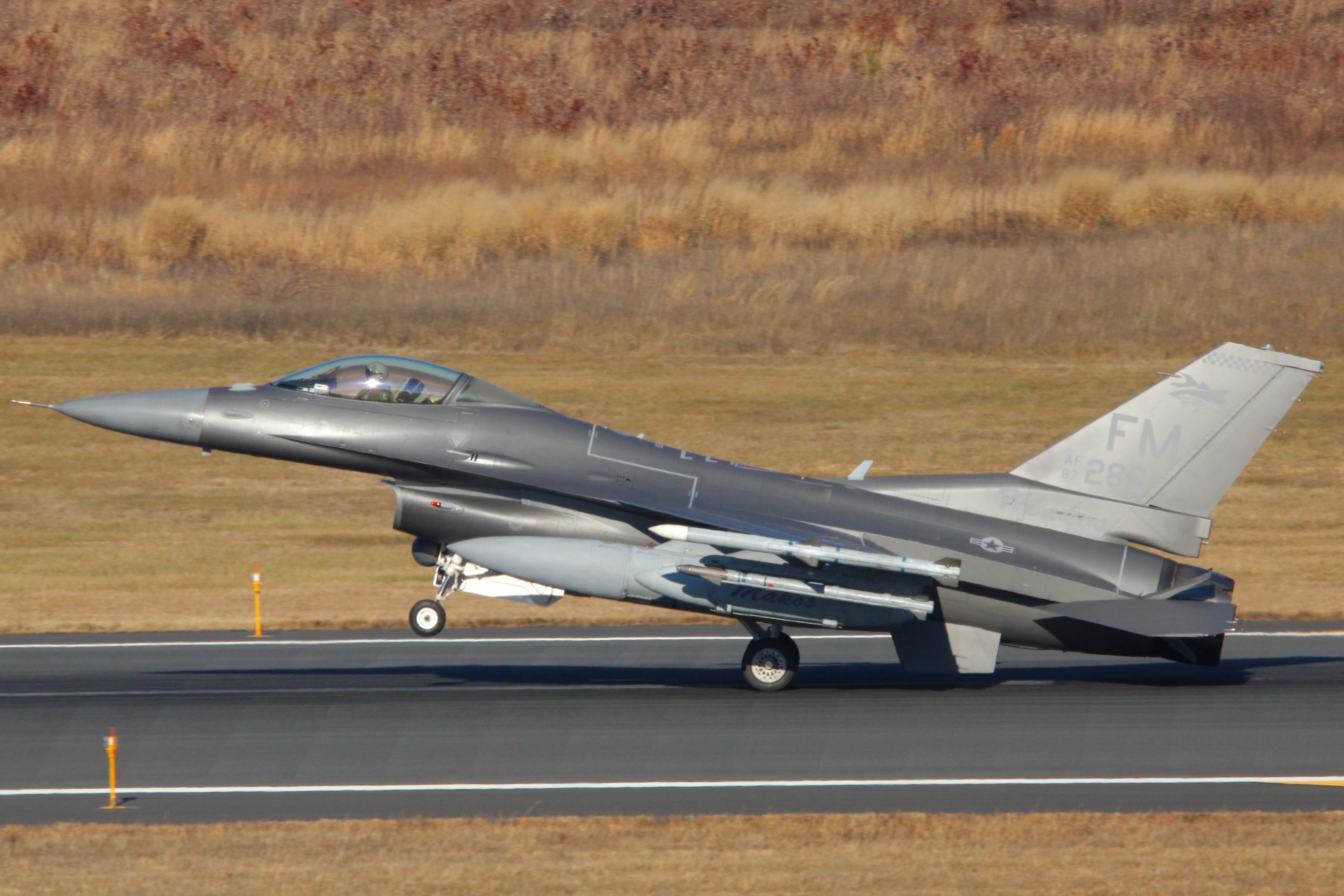 Full size: USAF - United States Air Force General Dynamics F-16 Fighting Falcon 87-0288 at Atlantic City International Airport