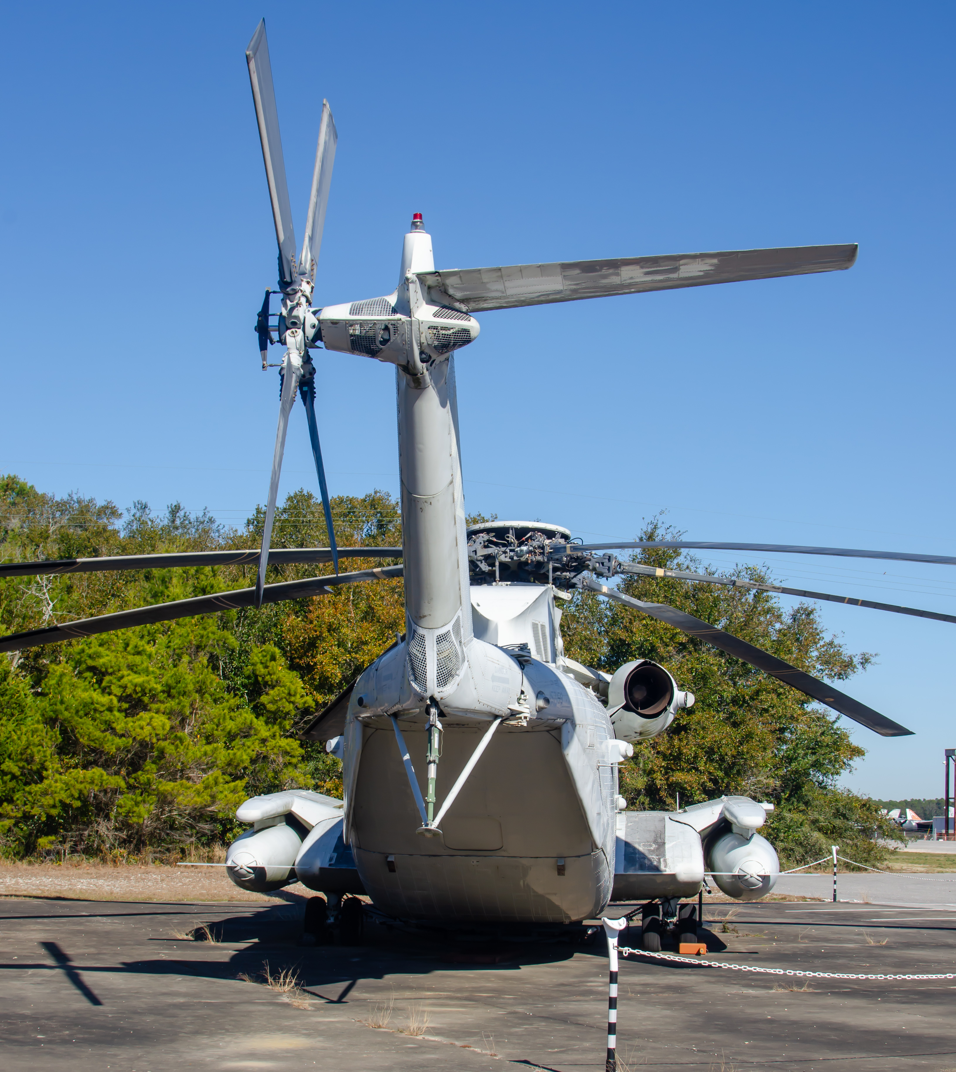 Full size: USMC - United States Marine Corp Sikorsky CH-53D Sea Stallion 157159 at NAS Pensacola