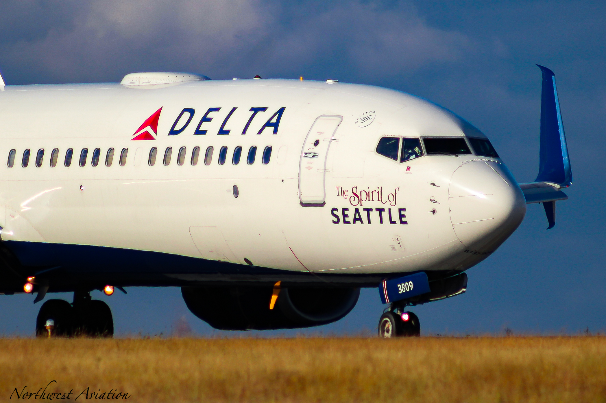 Full size: Delta Airlines Boeing 737-900ER N809DN at Seattle-Tacoma International Airport
