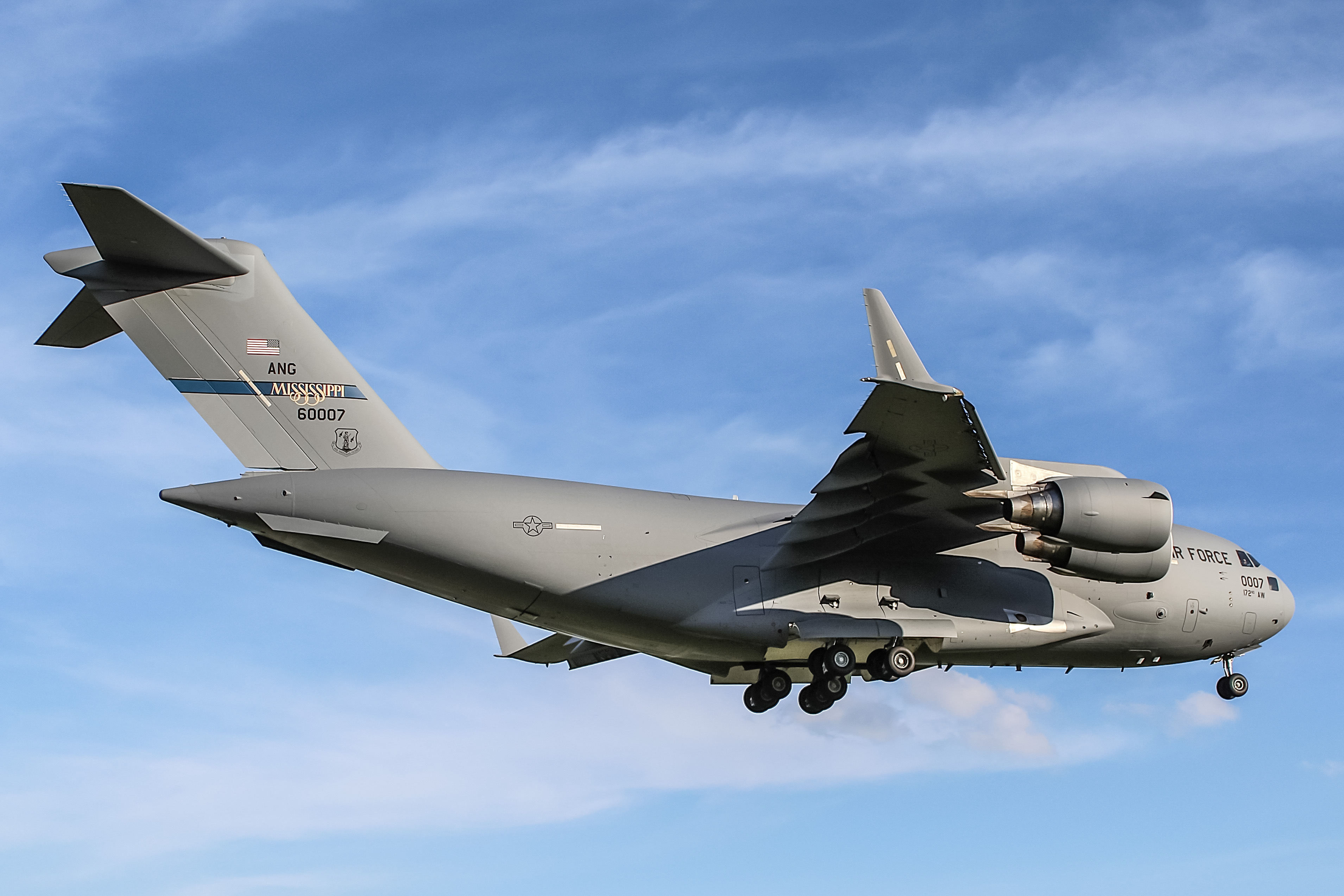 Full size: USAF - United States Air Force Boeing C-17 Globemaster III 96-0007 at Green Bay-Austin Straubel International Airport