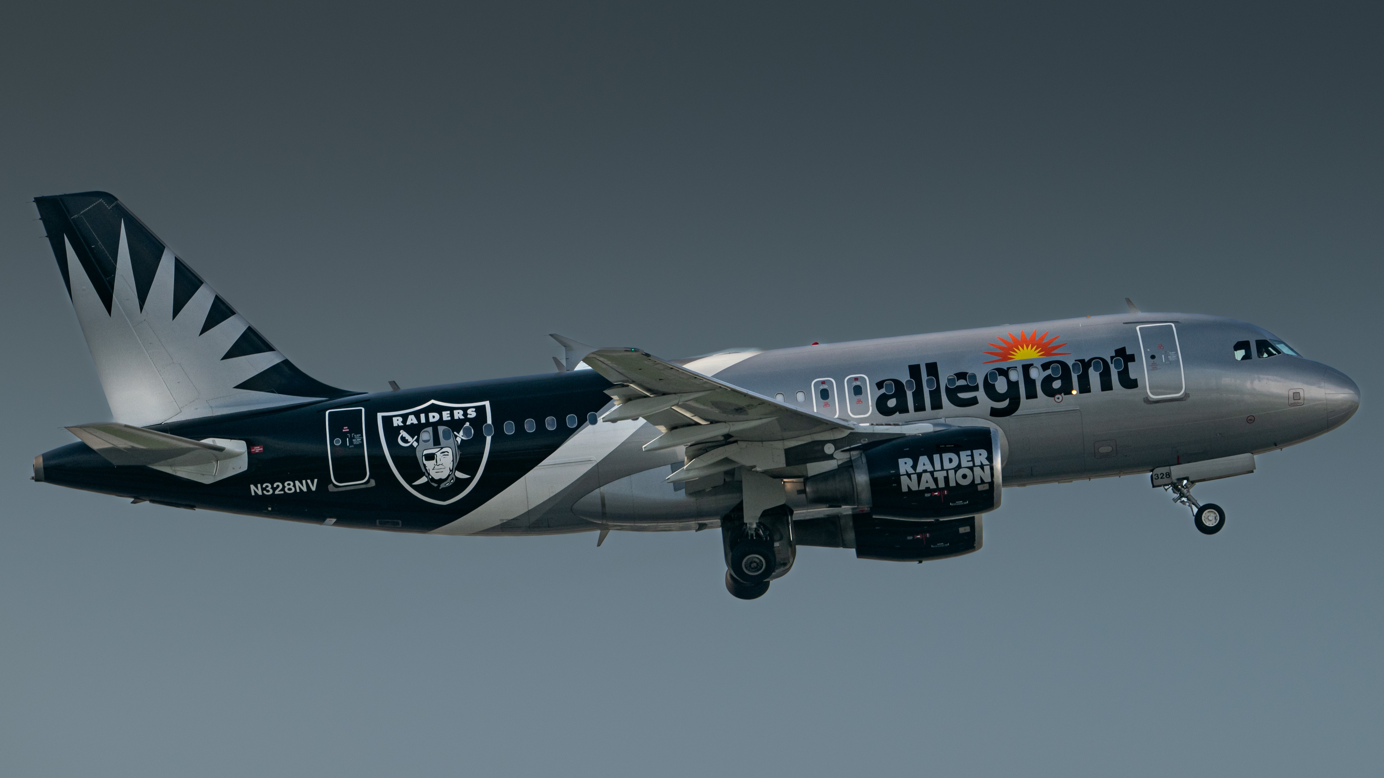 Full size: Allegiant Air Airbus A319 N328NV at Palm Beach International Airport