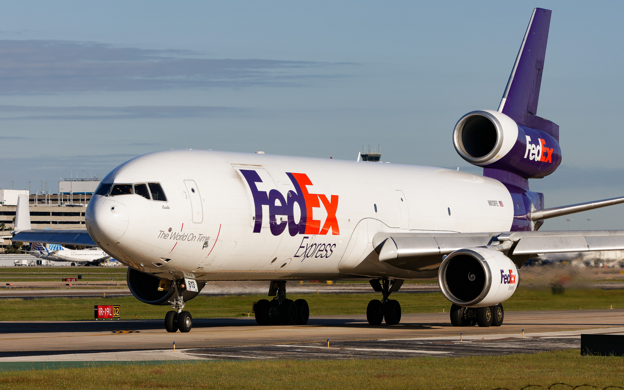 Full size: Fedex McDonnell Douglas MD-11F N613FE at Tampa International Airport