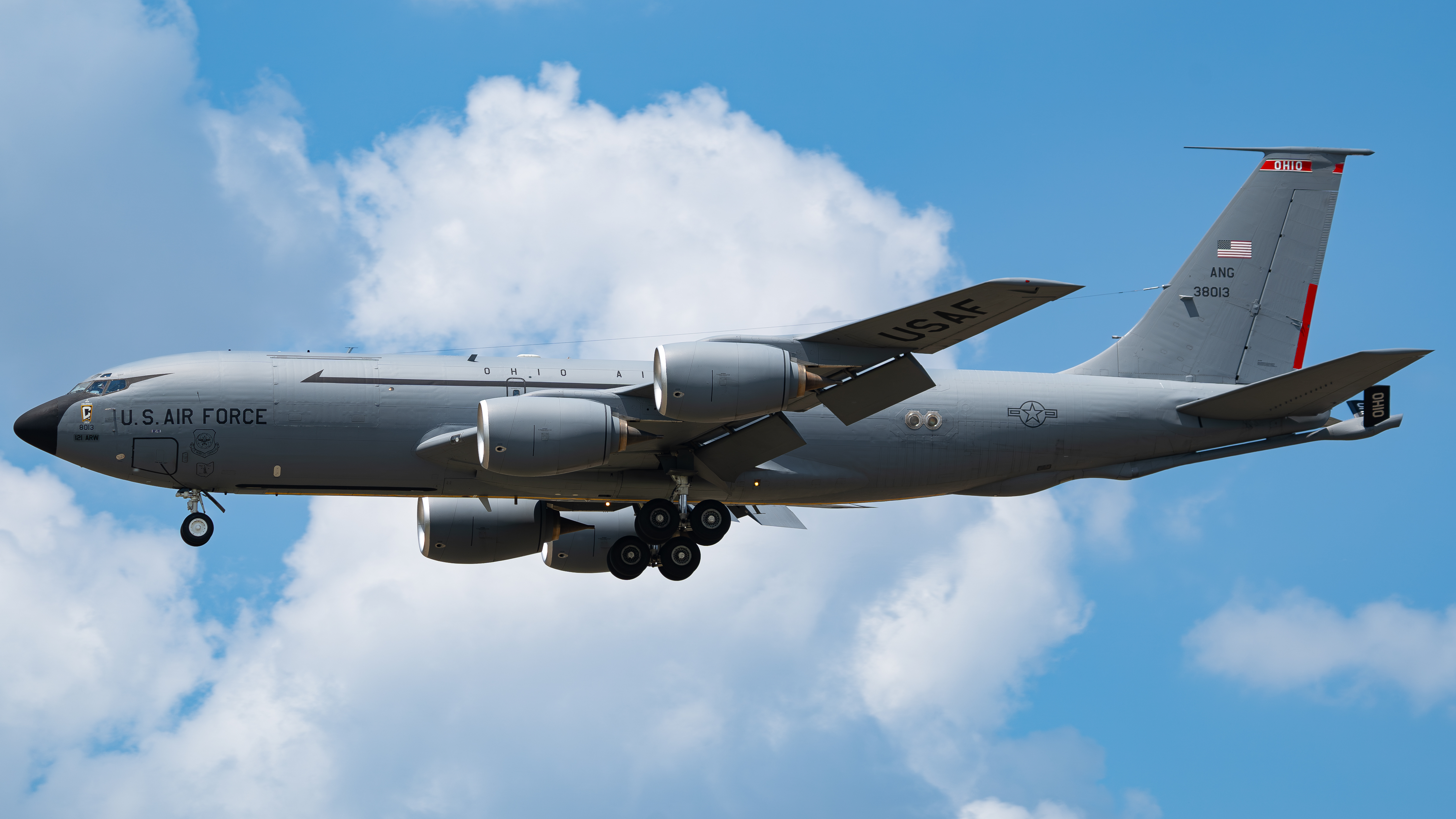 Full size: USAF - United States Air Force Boeing KC-135 Stratotanker 63-8013 at Rickenbacker International Airport