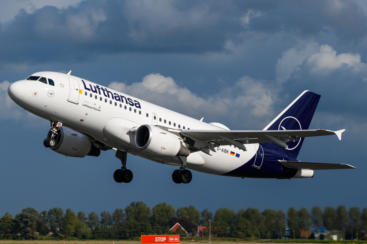 Full size: Lufthansa CityLine Airbus A319 D-AIBK at Amsterdam Schiphol Airport