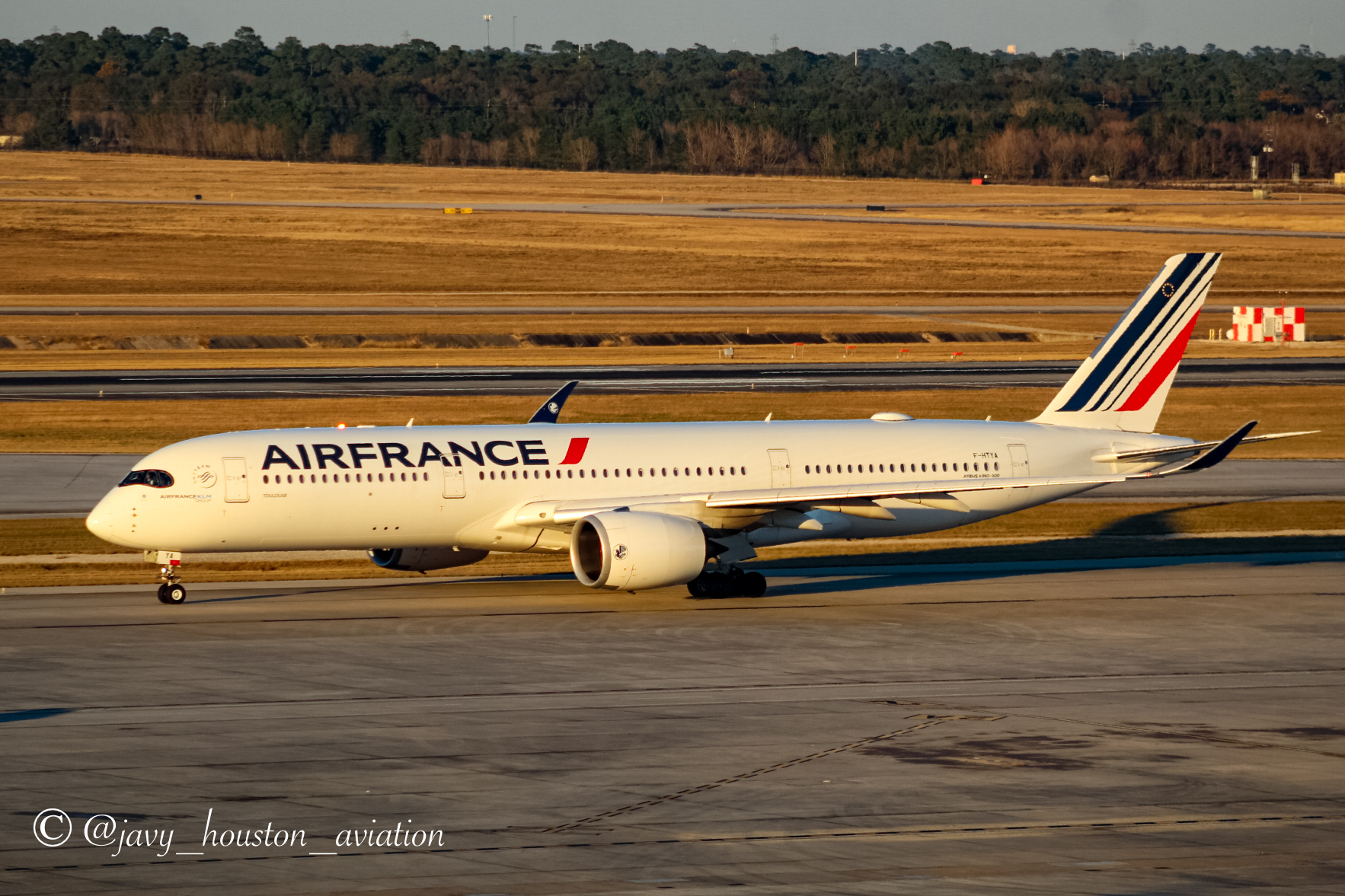 Full size: Air France Airbus A350-900 F-HTYA at Houston-George Bush Intercontinental Airport