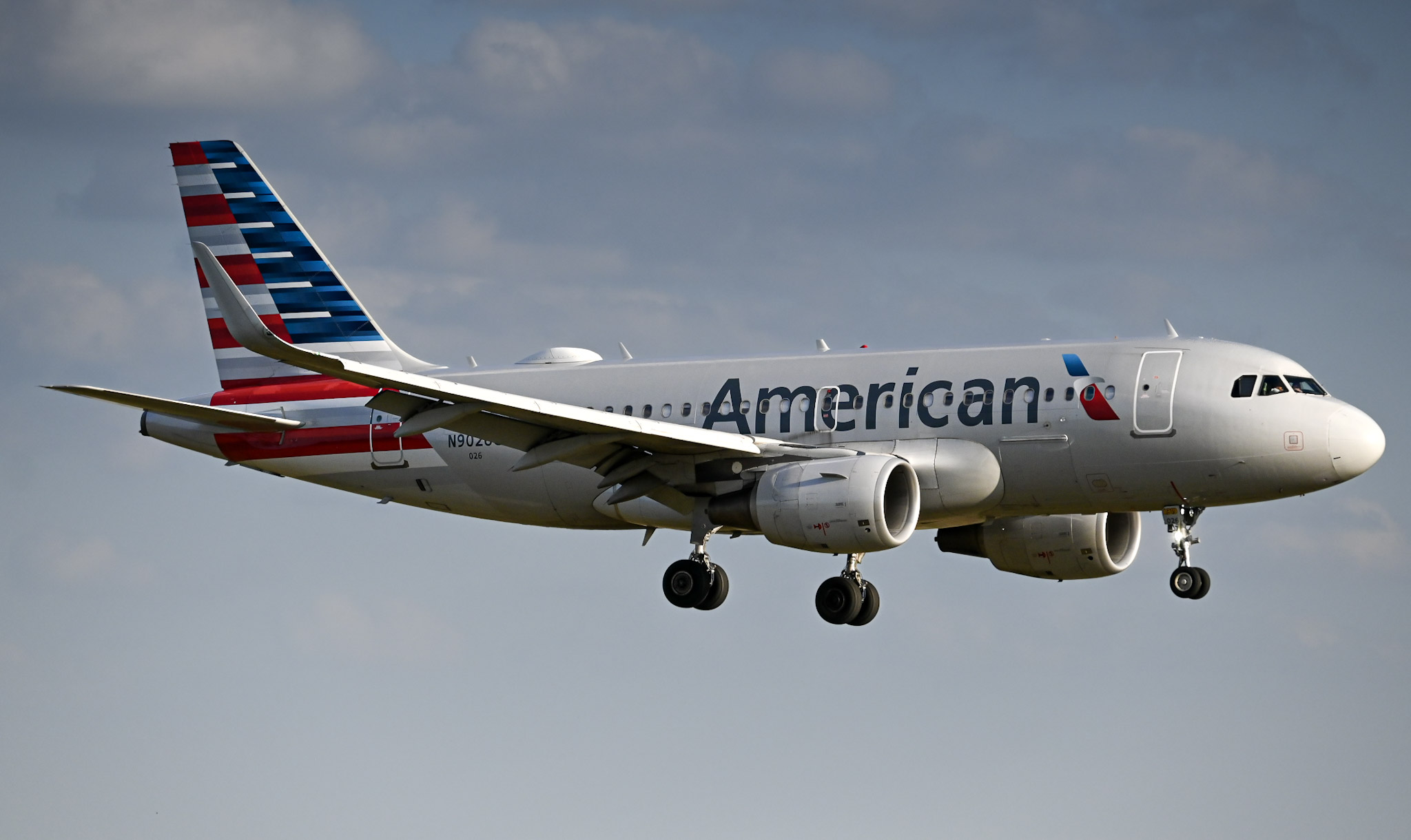 Full size: American Airlines Airbus A319 N9026C at Daytona Beach International Airport