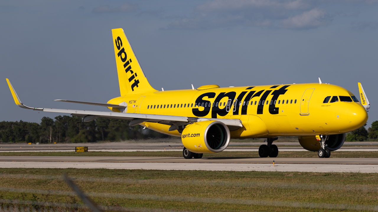 Full size: Spirit Airlines Airbus A320NEO N927NK at Orlando International Airport