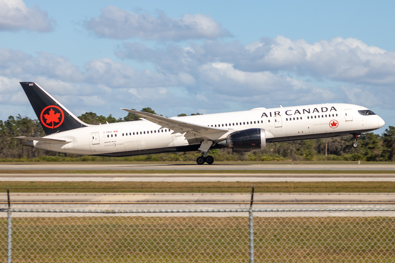 Full size: Air Canada Boeing 787-9 C-FNOG at Orlando International Airport