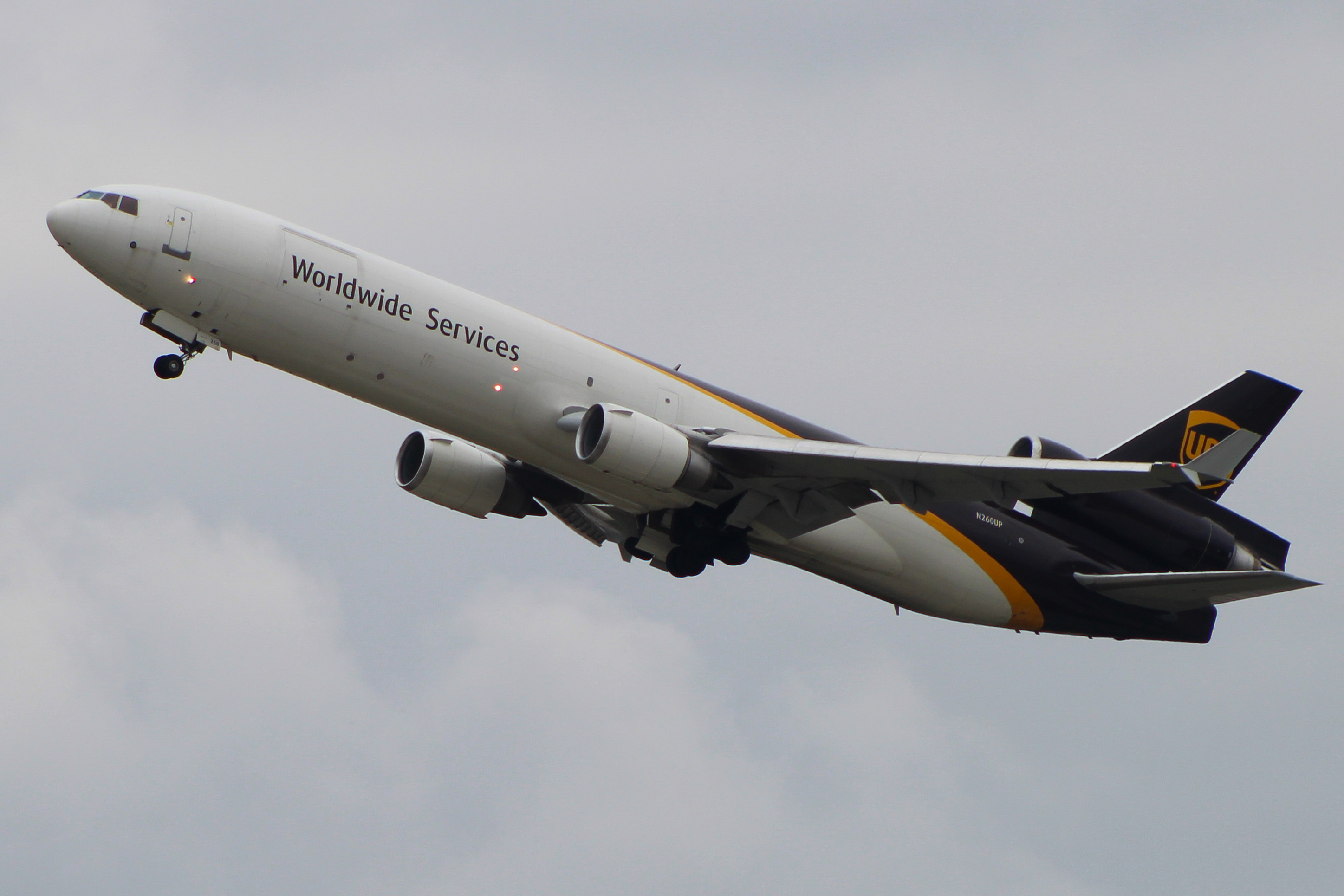 Full size: United Parcel Service McDonnell Douglas MD-11F N260UP at Louisville Muhammad Ali International Airport