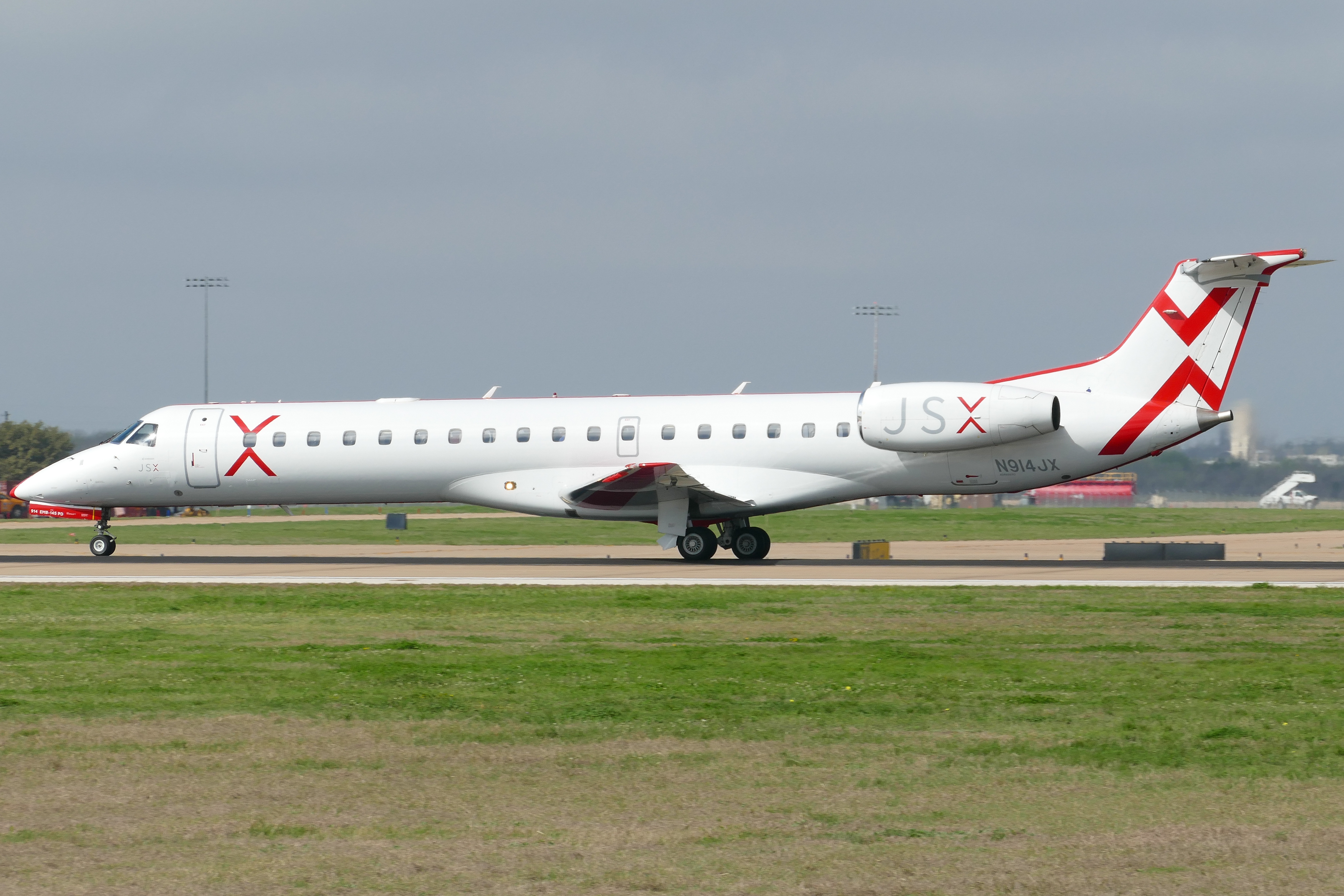 Full size: JSX Embraer ERJ145 N914JX at Austin-Bergstrom International Airport