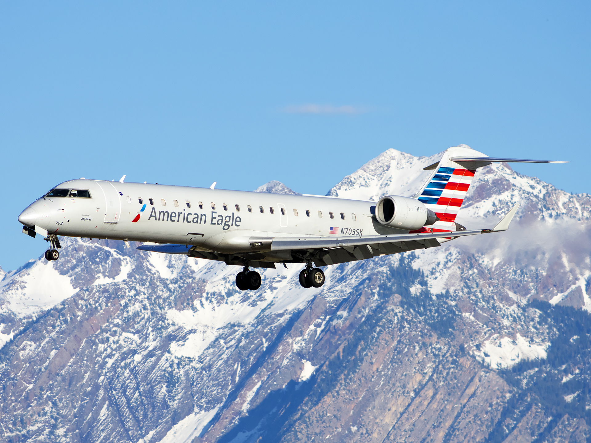 Full size: American Airlines Mitsubishi CRJ-700 N703SK at Salt Lake City International Airport