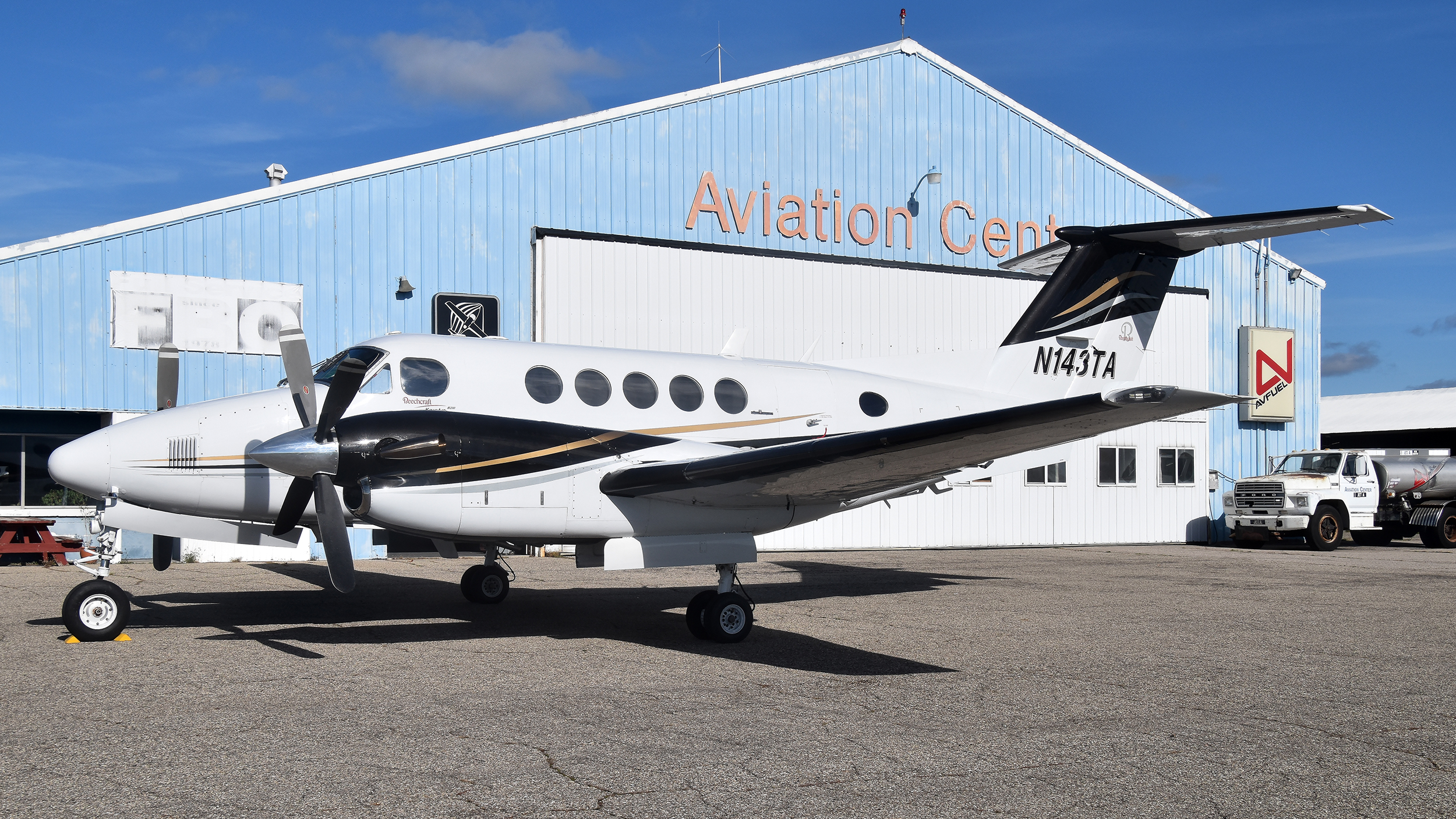 Full size: PRIVATE Beechcraft King Air 200 N143TA at Ann Arbor Municipal Airport