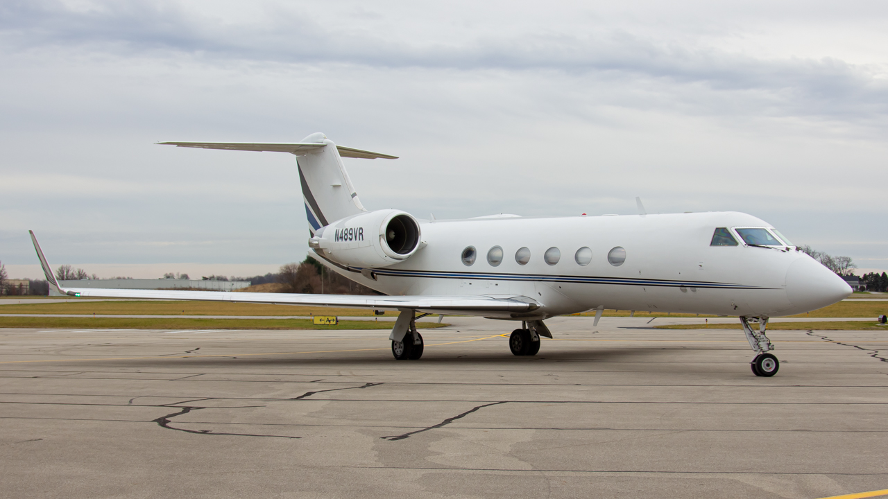 Full size: PRIVATE Gulfstream IV N489VR at Delaware Municipal Airport