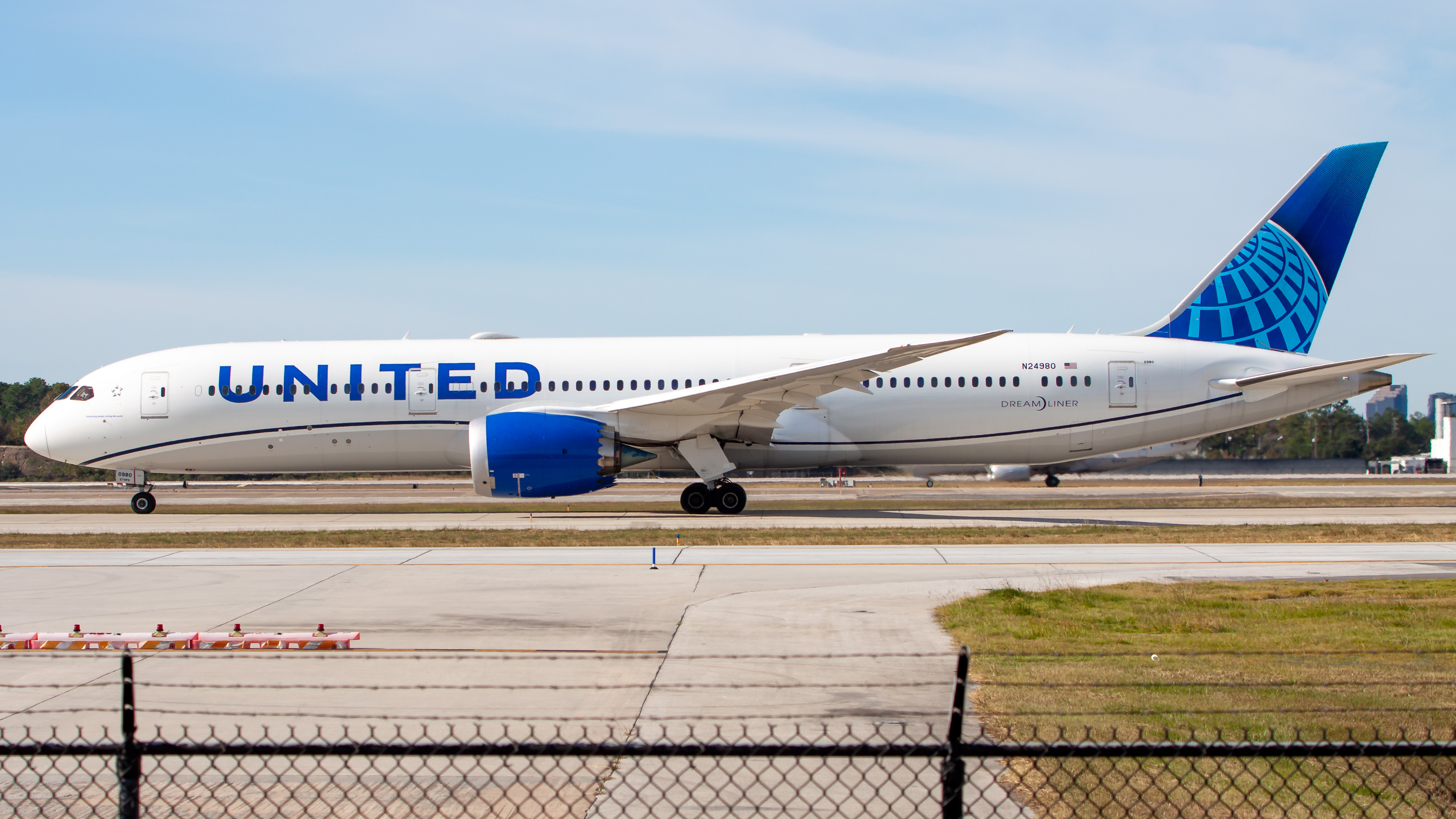 Full size: United Airlines Boeing 787-9 N24980 at Houston-George Bush Intercontinental Airport