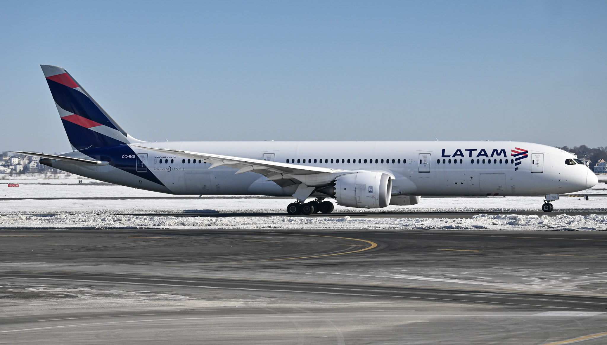 Full size: LATAM Boeing 787-9 CC-BGI at General Edward Lawrence Logan International Airport