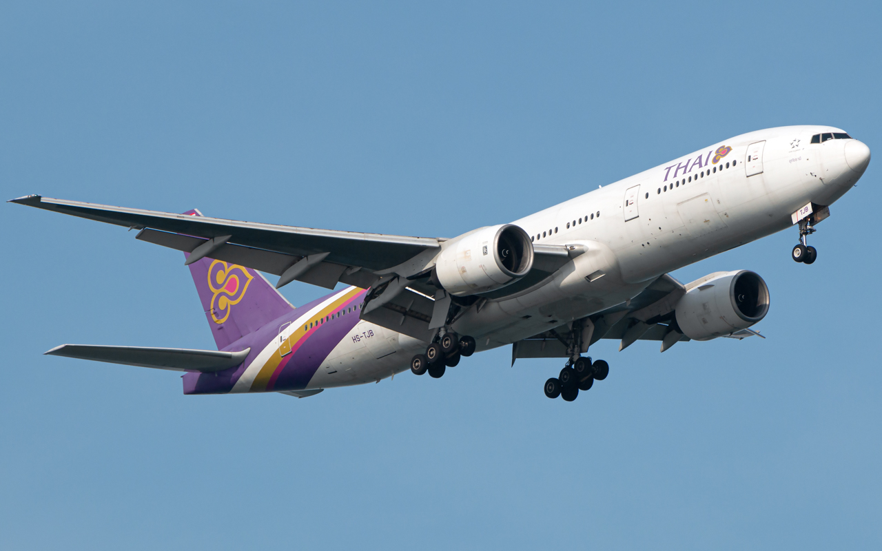 Full size: Thai Boeing 777-200 HS-TJB at Singapore-Changi Airport