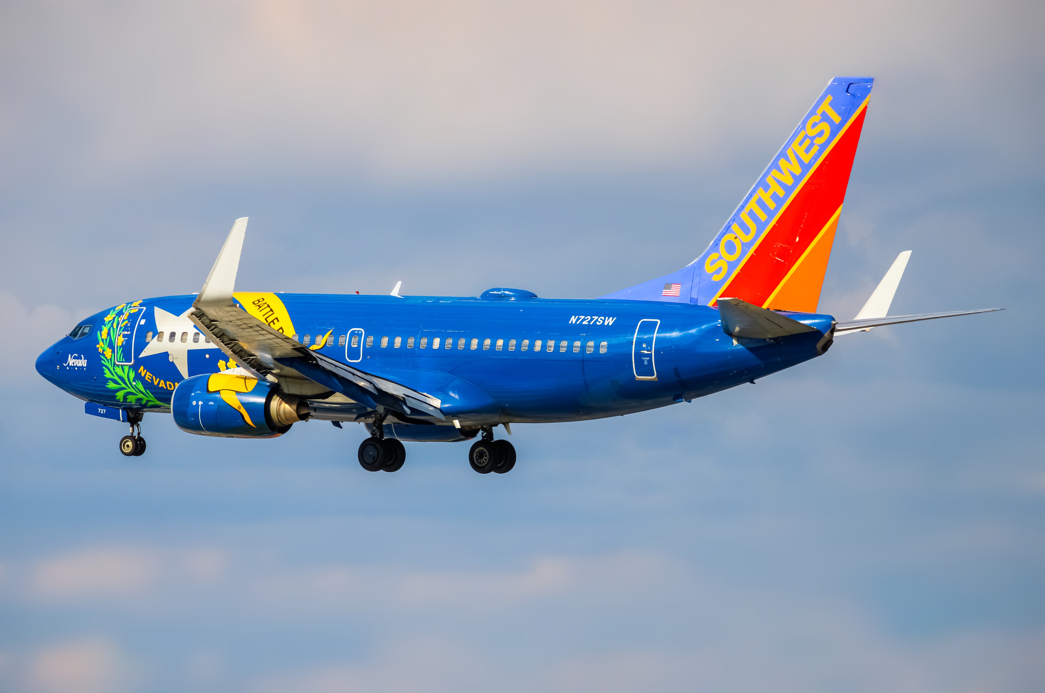 Full size: Southwest Airlines Boeing 737-700 N727SW at Baltimore/Washington International Thurgood Marshall Airport