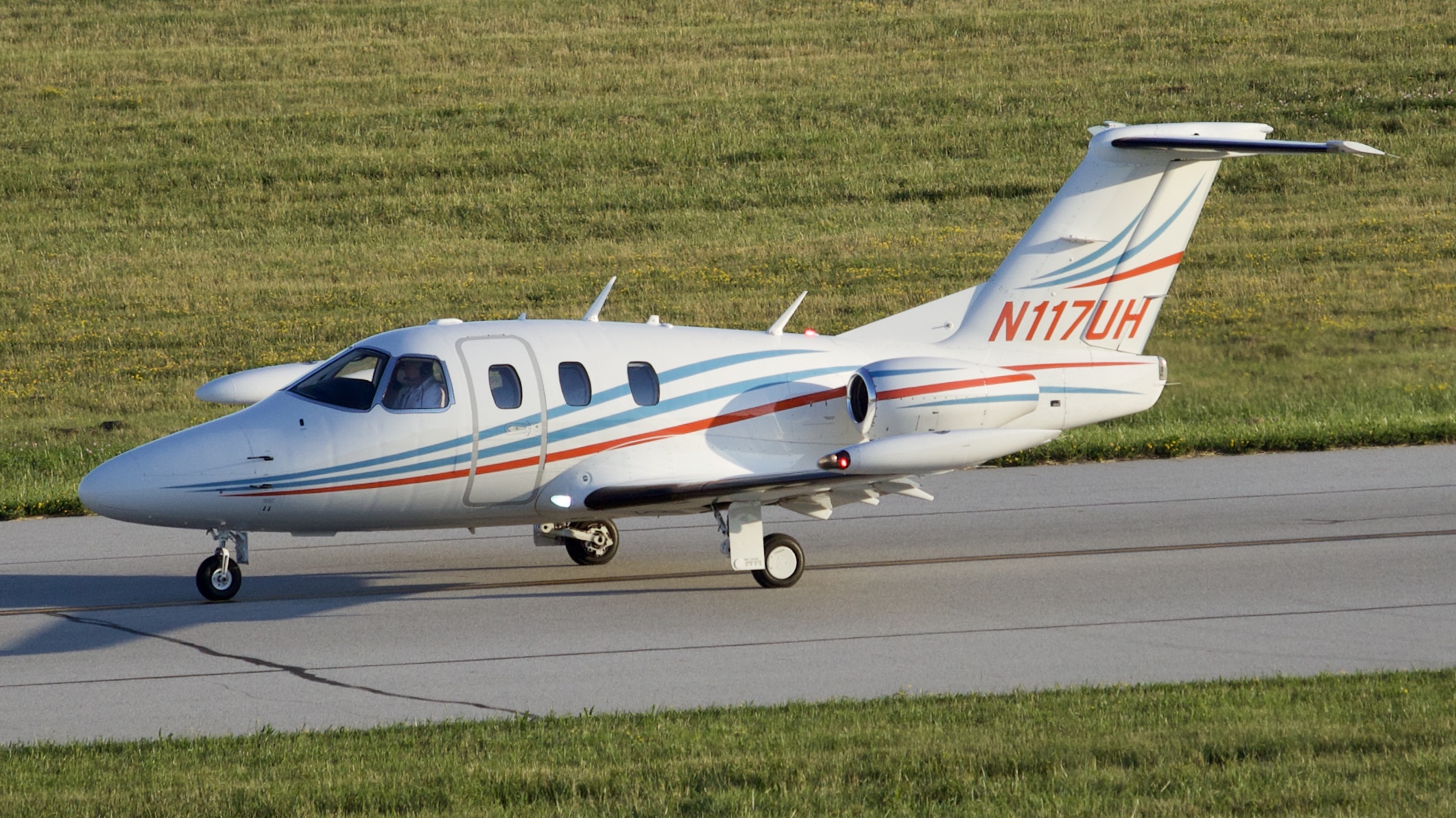 Full size: PRIVATE Eclipse EA-500 N177UH at John Glenn Columbus International Airport