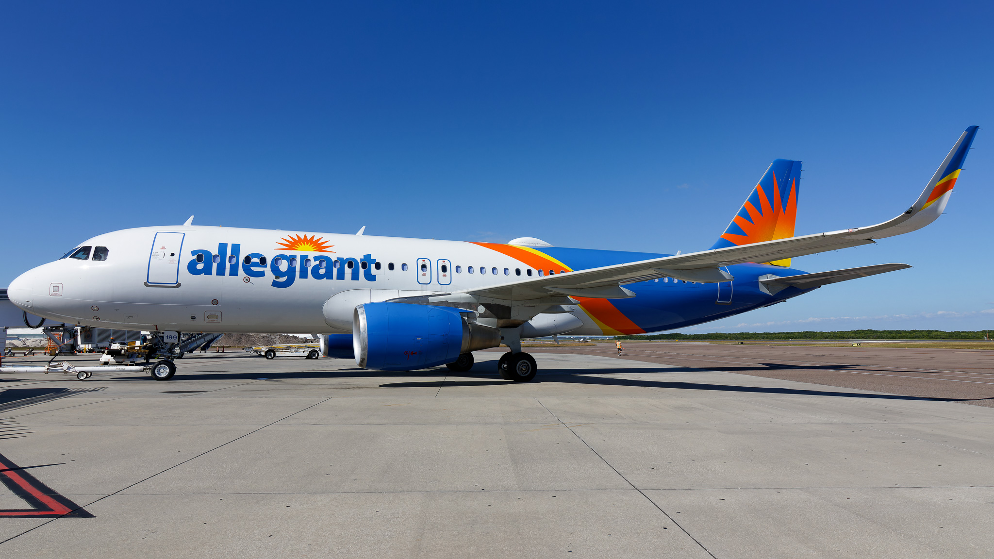 Full size: Allegiant Air Airbus A320 N199NV at St. Petersburg Clearwater International Airport