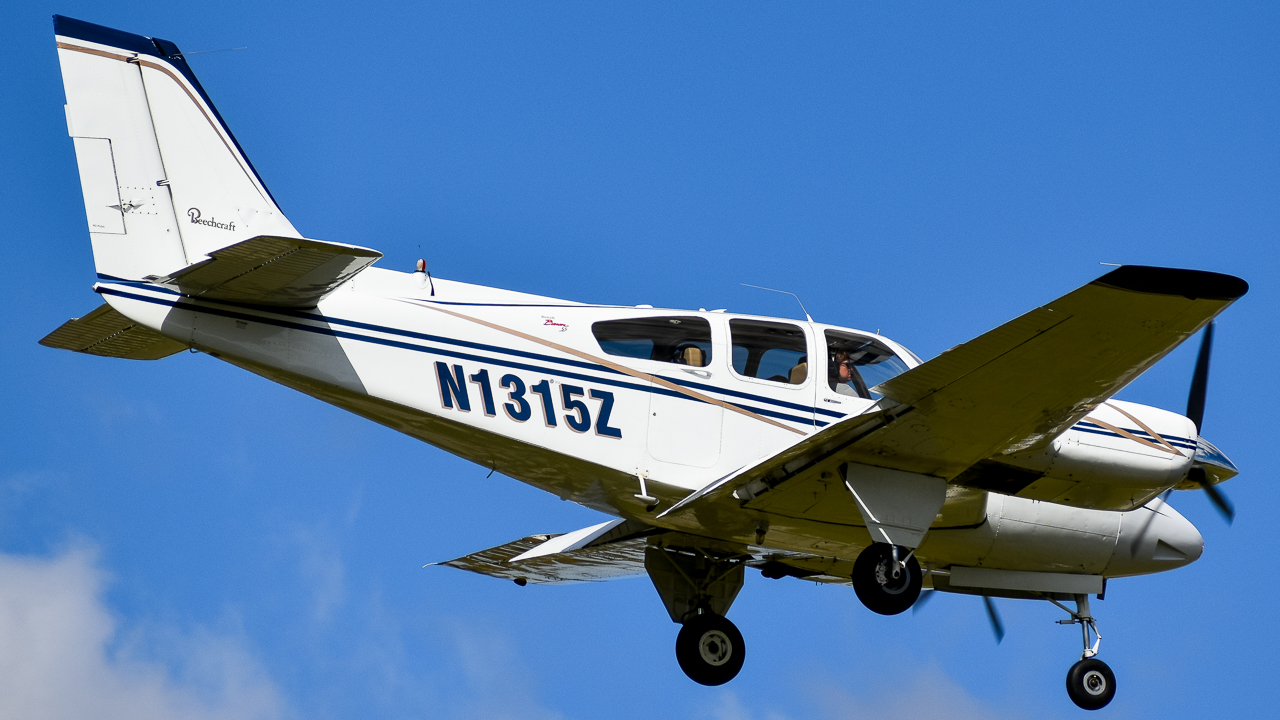 Full size: PRIVATE Beechcraft 95 N1315Z at Dayton Wright Brothers Airport