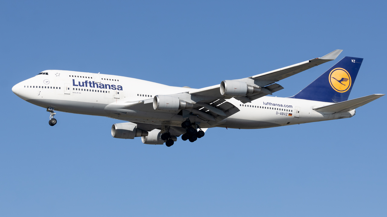 Full size: Lufthansa Boeing 747-400 D-ABVZ at Vancouver International Airport